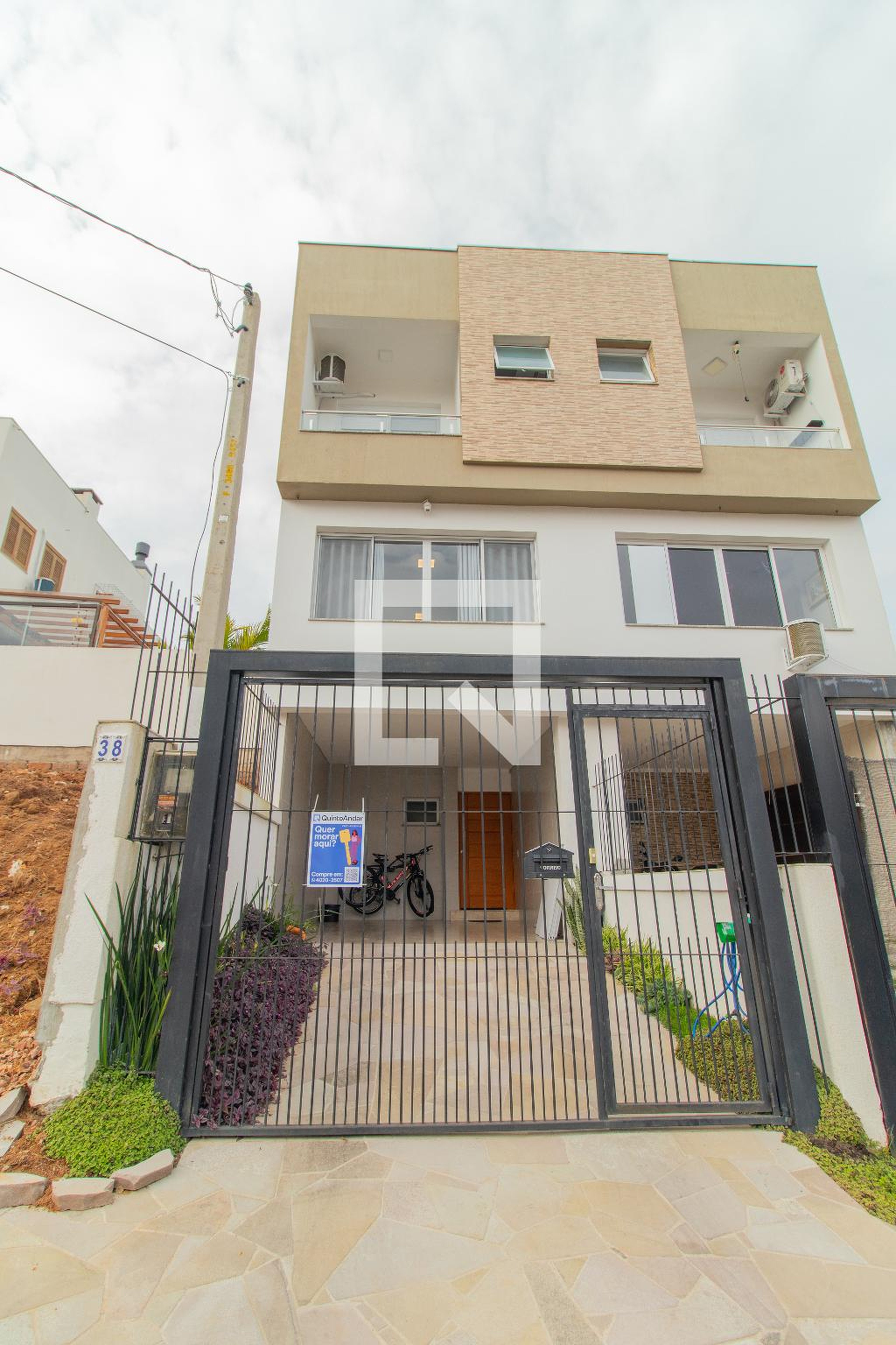 Fachada Condomínio em Rua Antônio Carlos Ribeiro, 38