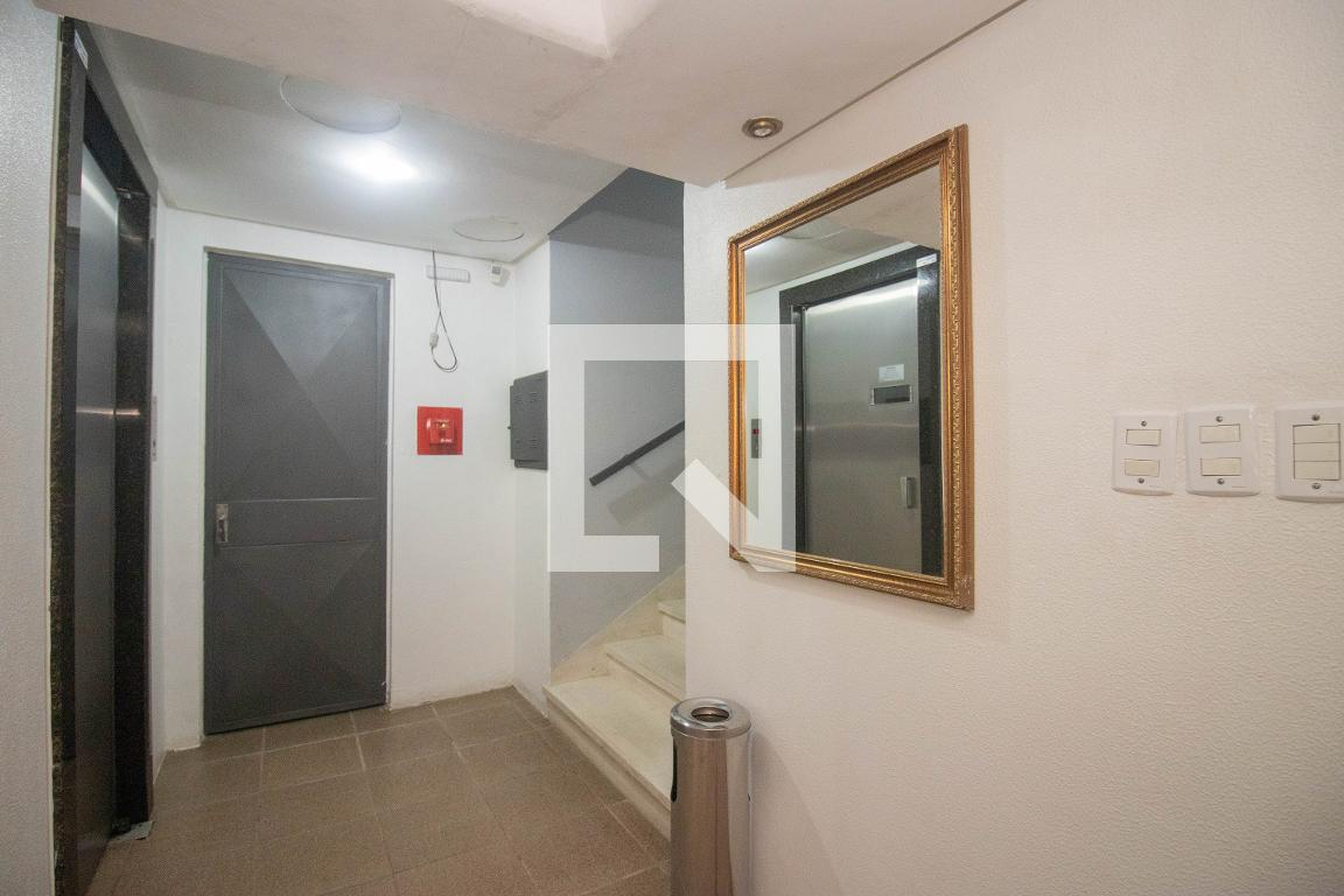 Hall de Entrada - Edifício Castanheiro