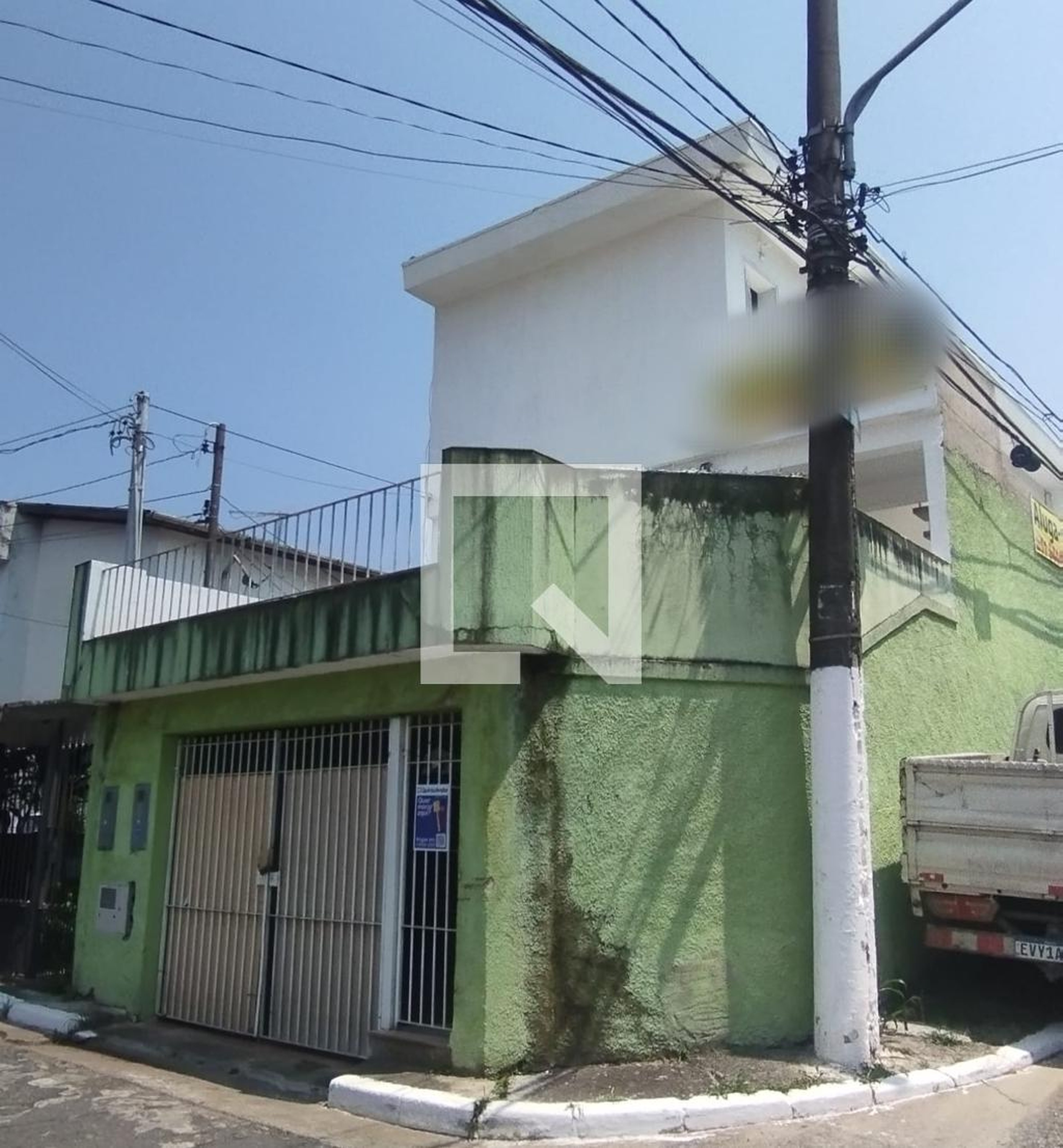 Fachada Condomínio em Travessa Fonte Perene, 3