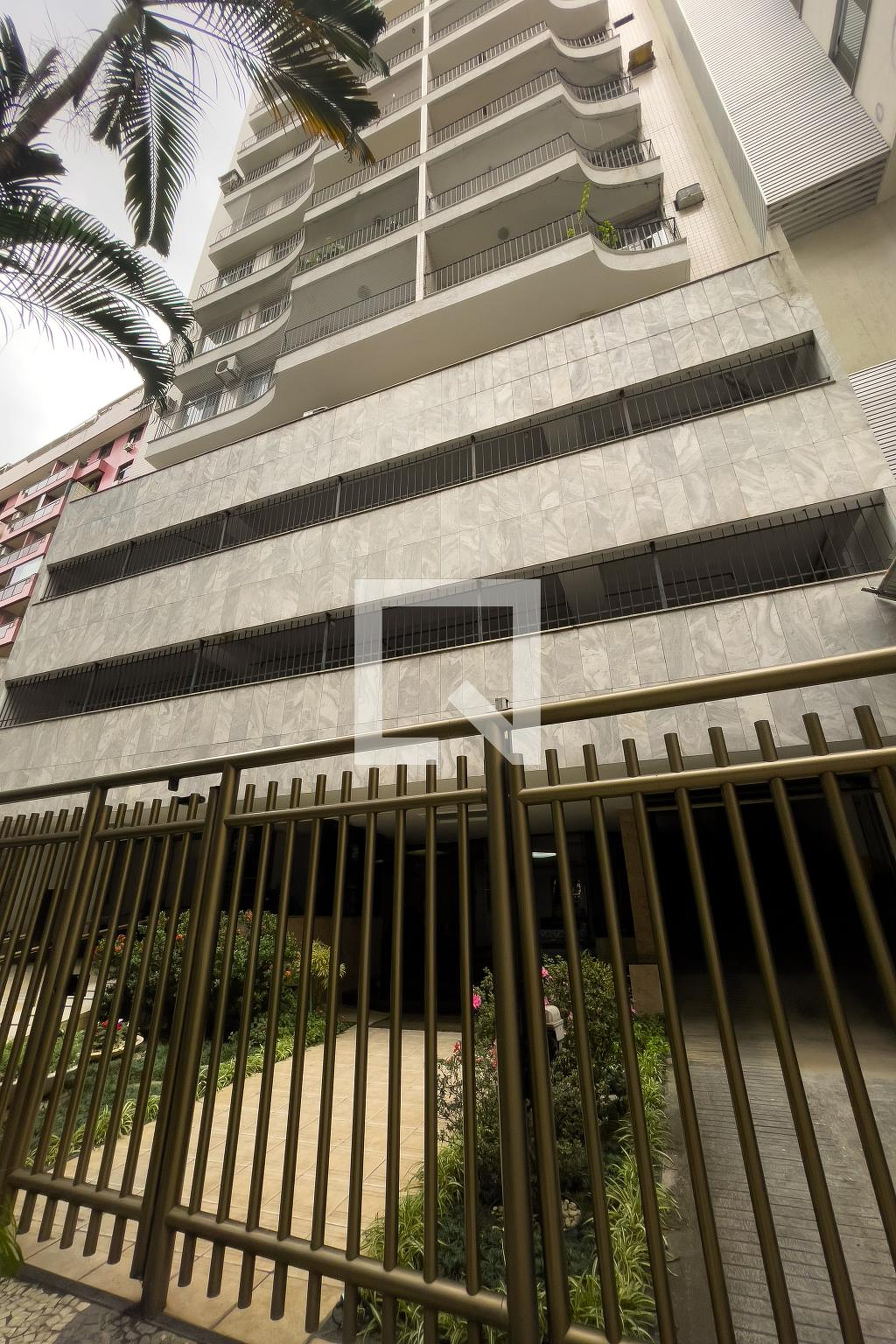 Fachada Condomínio em Rua Pereira Nunes, 77