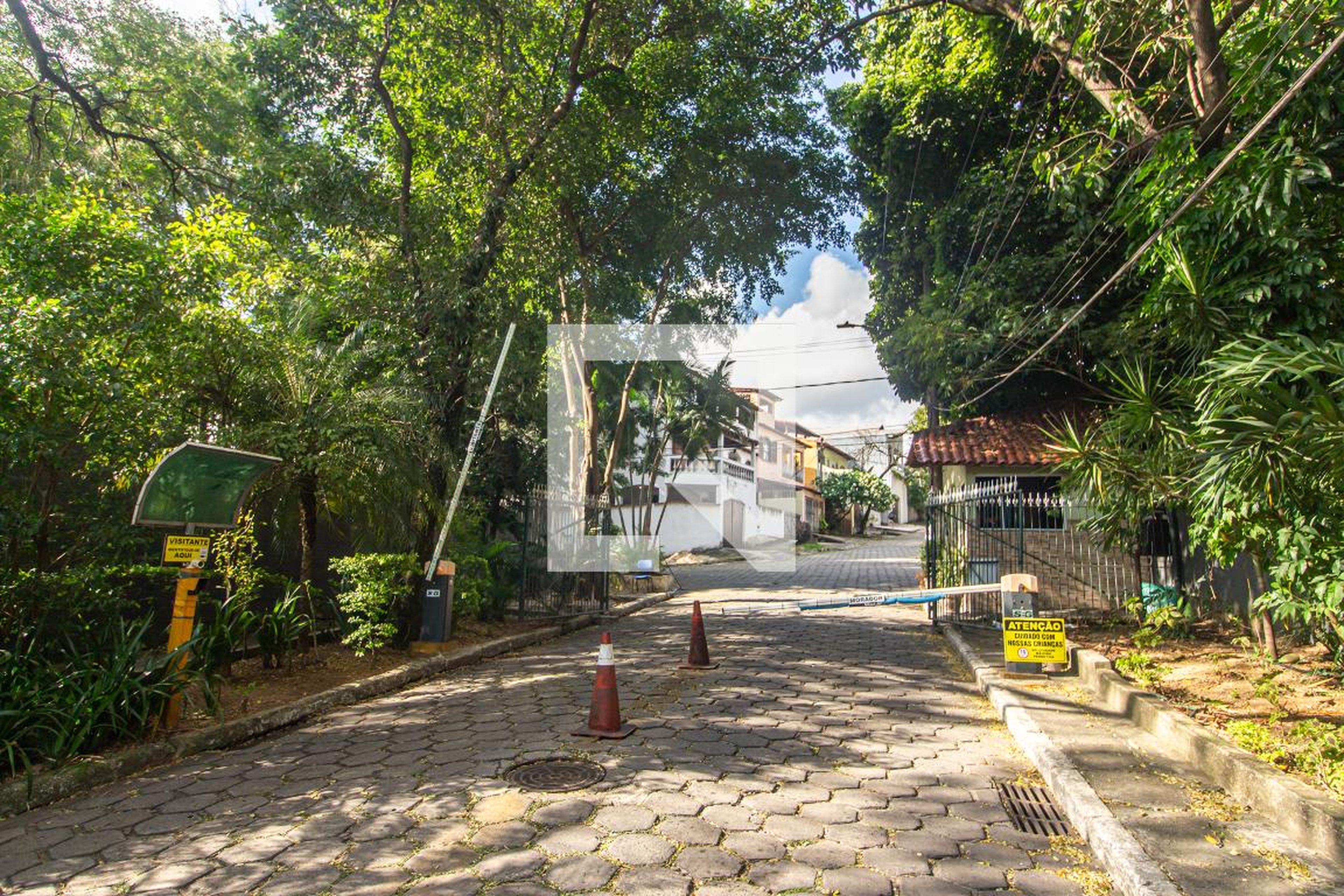 Fachada do condomínio Condomínio em Rua Alfredo Pessoa, 85