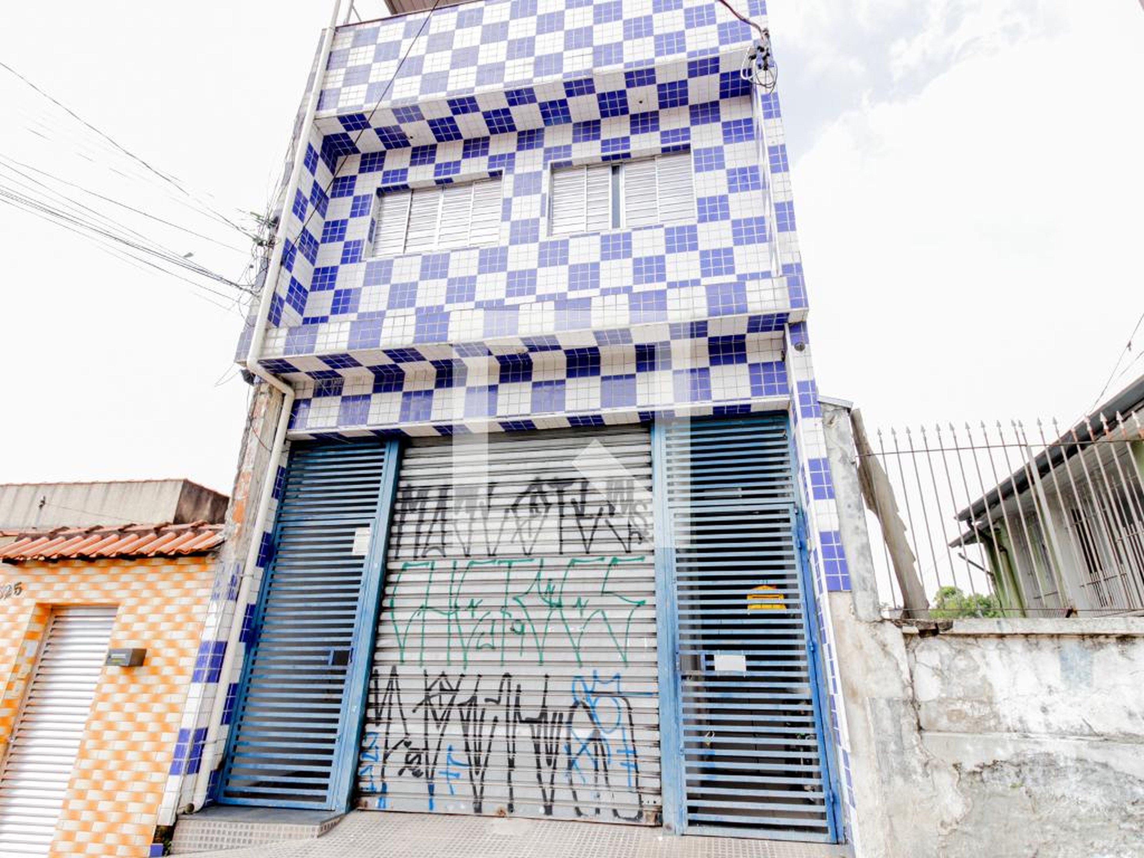 Fachada Condomínio em Rua Piraçununga, 527