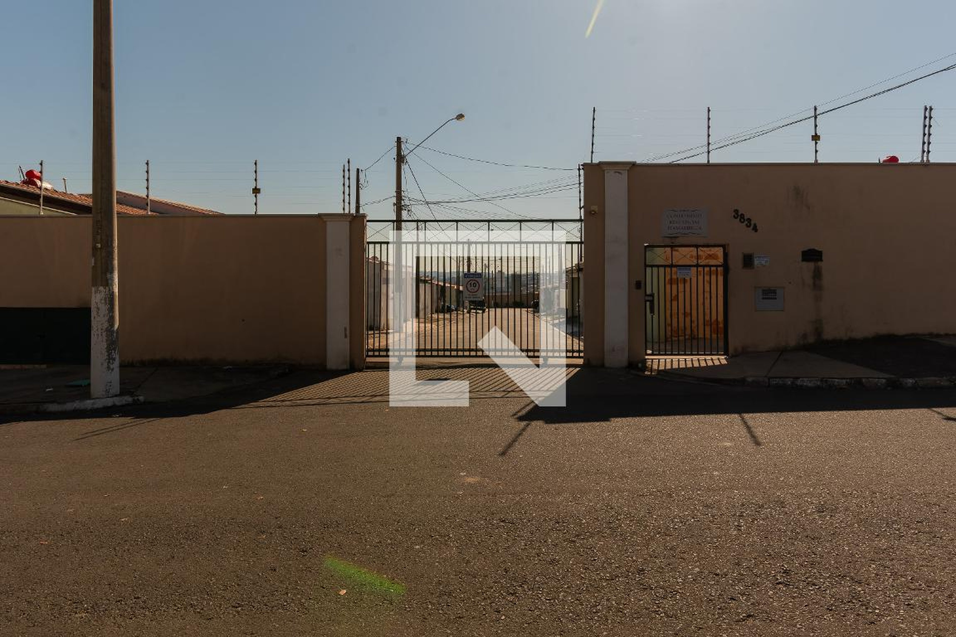 Fachada do Condomínio Condomínio em Avenida Antônio Carlos do Amaral, 3834