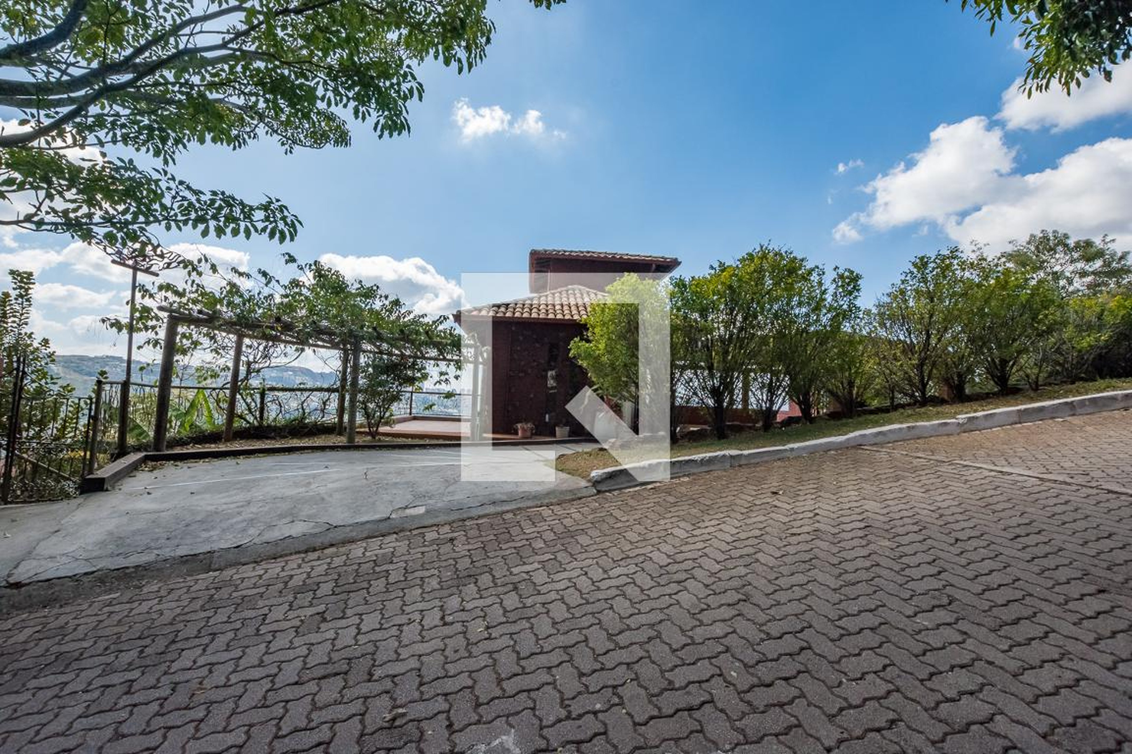 Fachada Condomínio em Avenida Alpina, 809