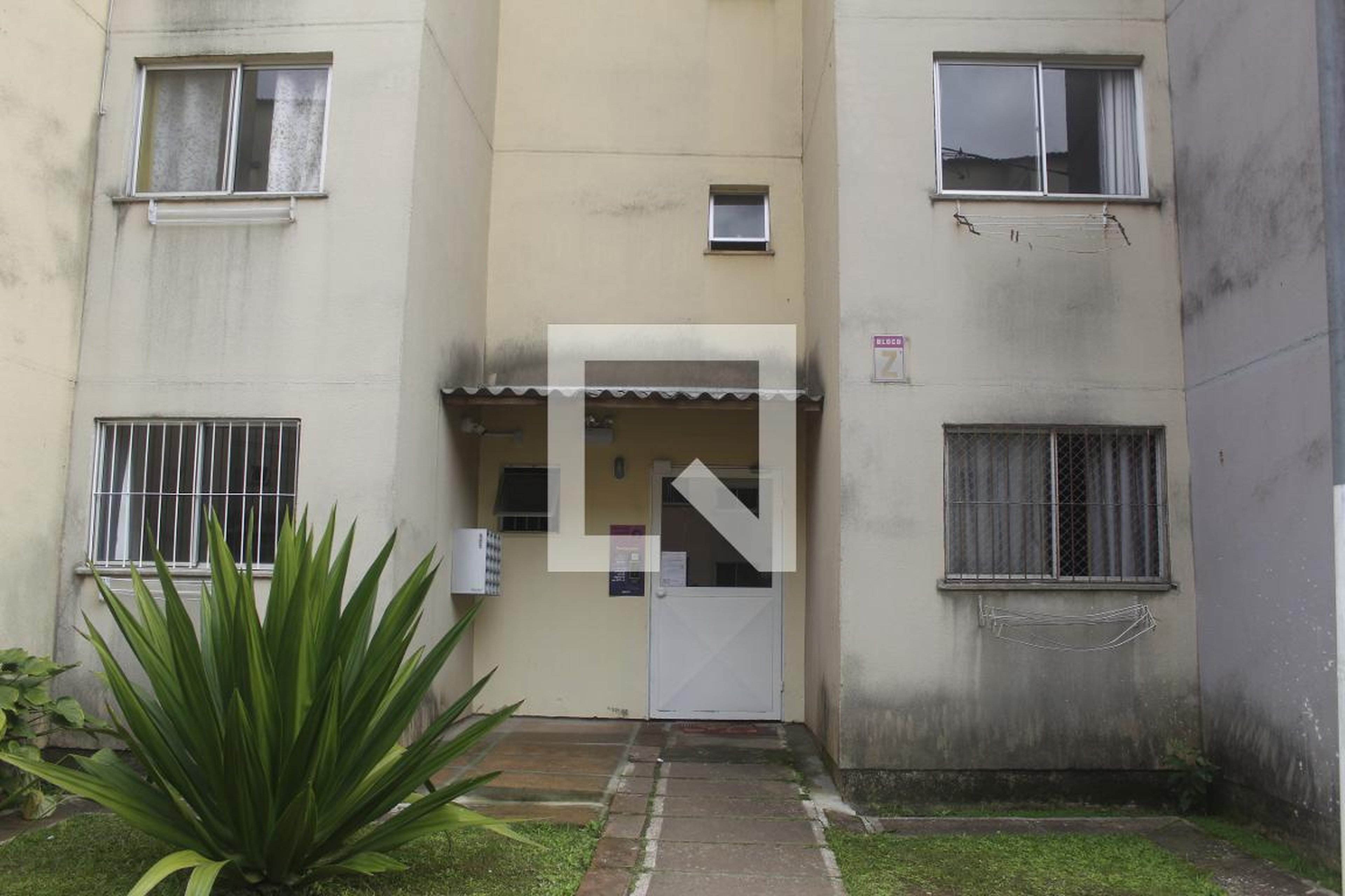 Fachada Condomínio em Travessa Jorge Tadeu, 280