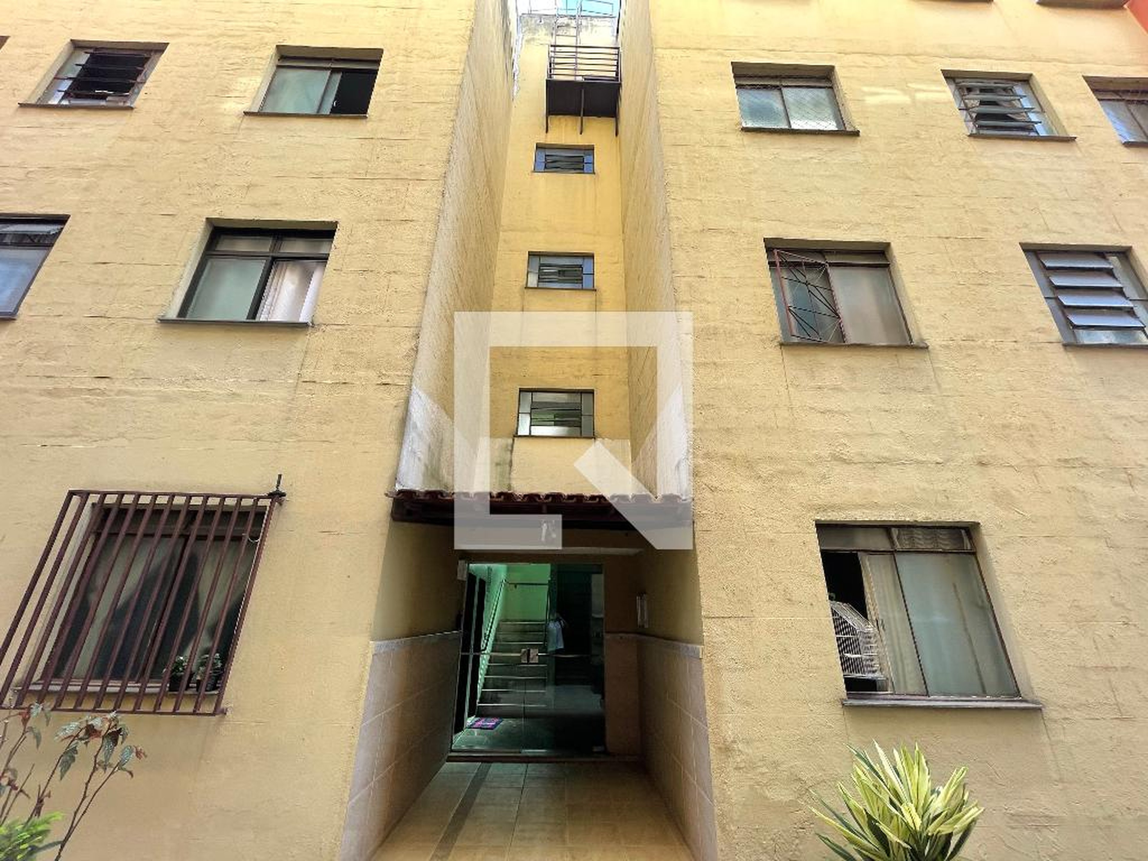 Fachada Condomínio em Rua Damas Ribeiro, 500