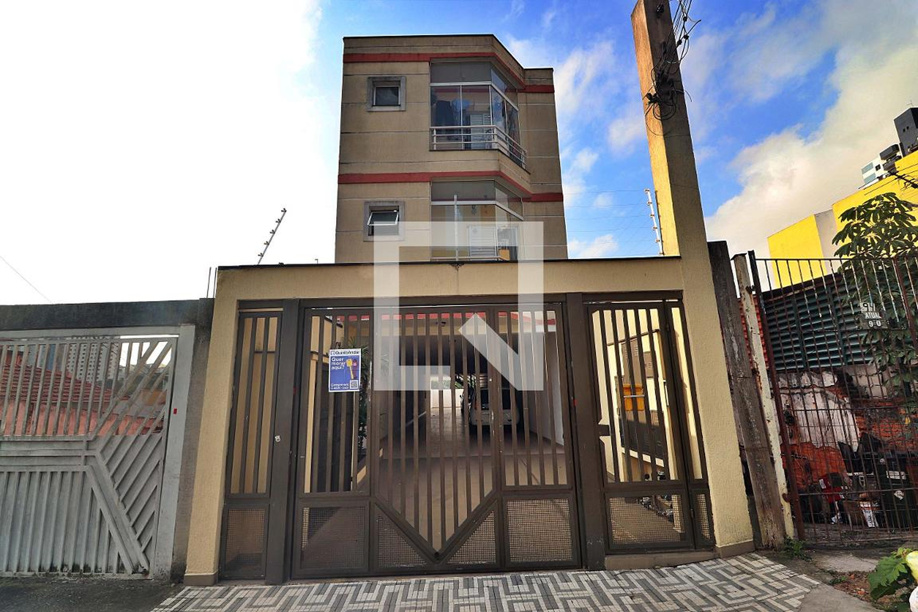 Fachada Condomínio em Rua Luís Guimarães, 92