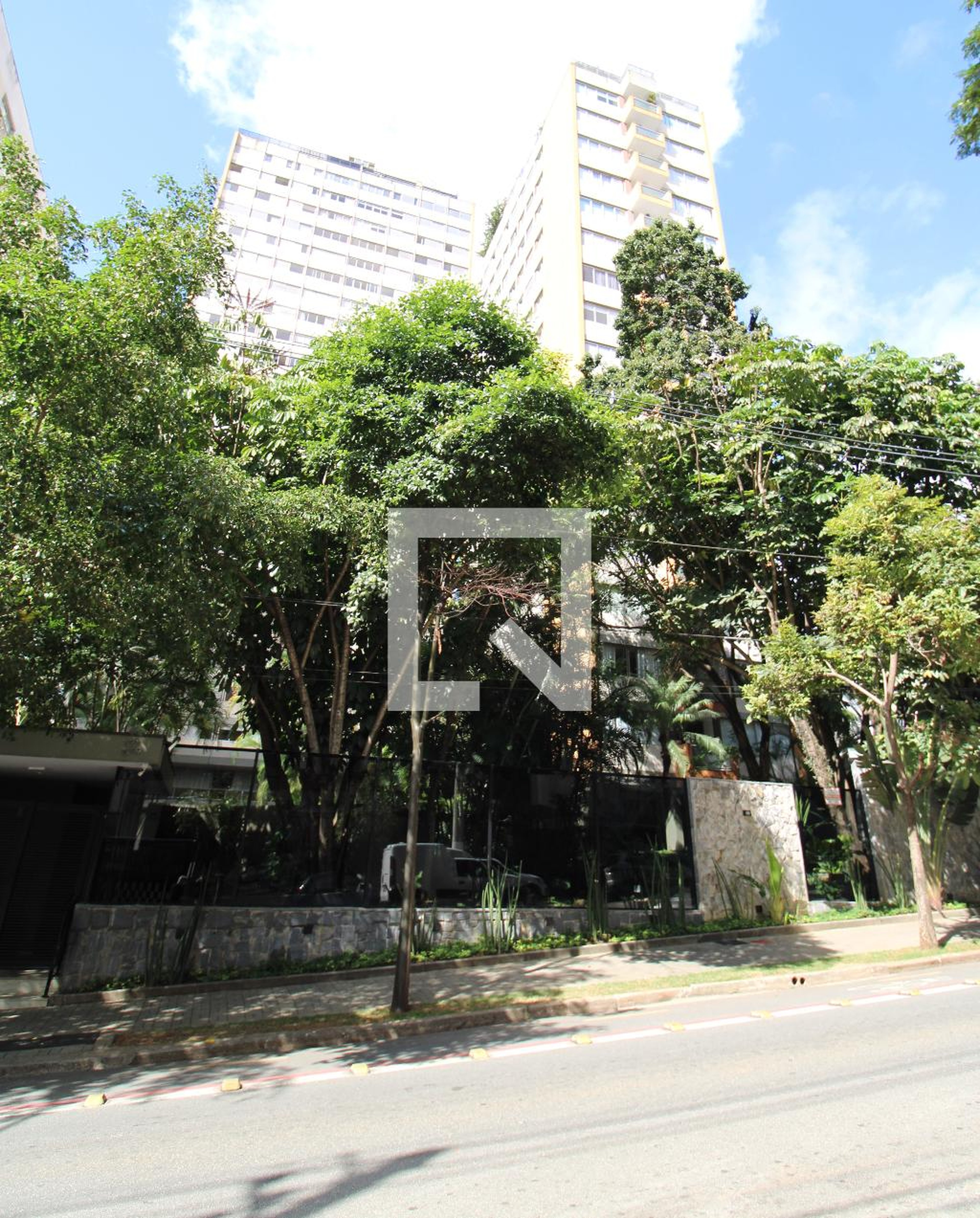 Fachada do condomínio Edifício Leme