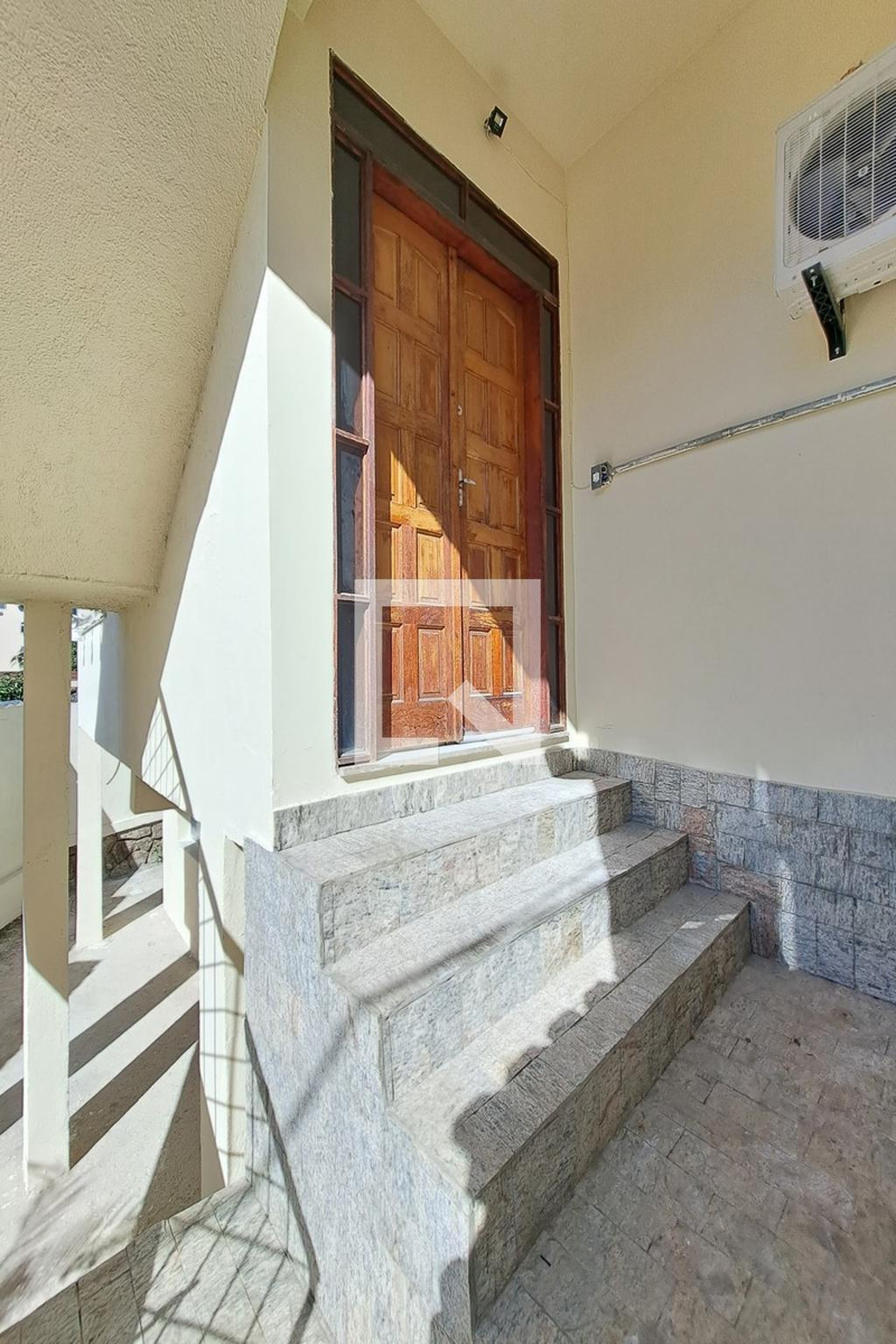 Fachada Condomínio em Rua Luís de Brito, 21