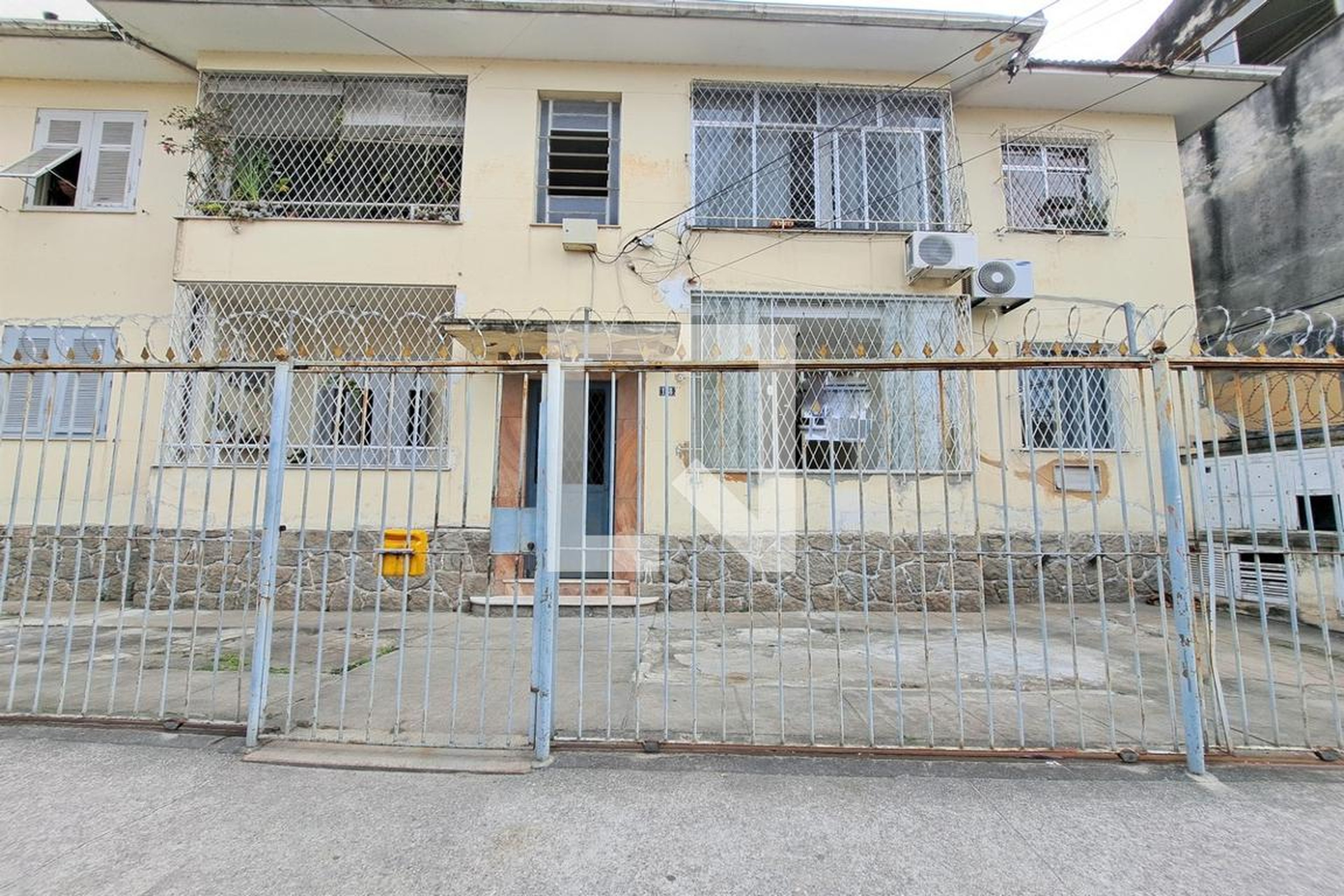 Fachada Condomínio em Rua General Belegarde, 198