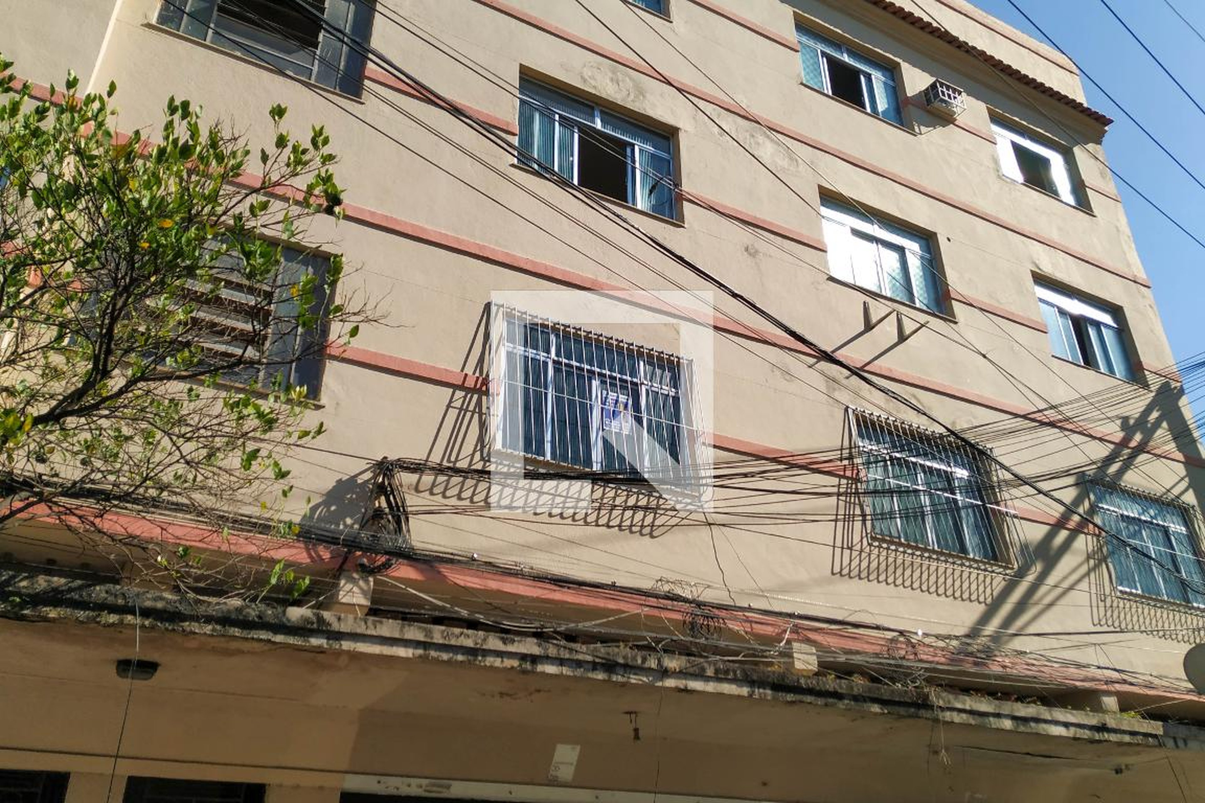 Fachada Condomínio em Rua Doutor Camara Coutinho, 03