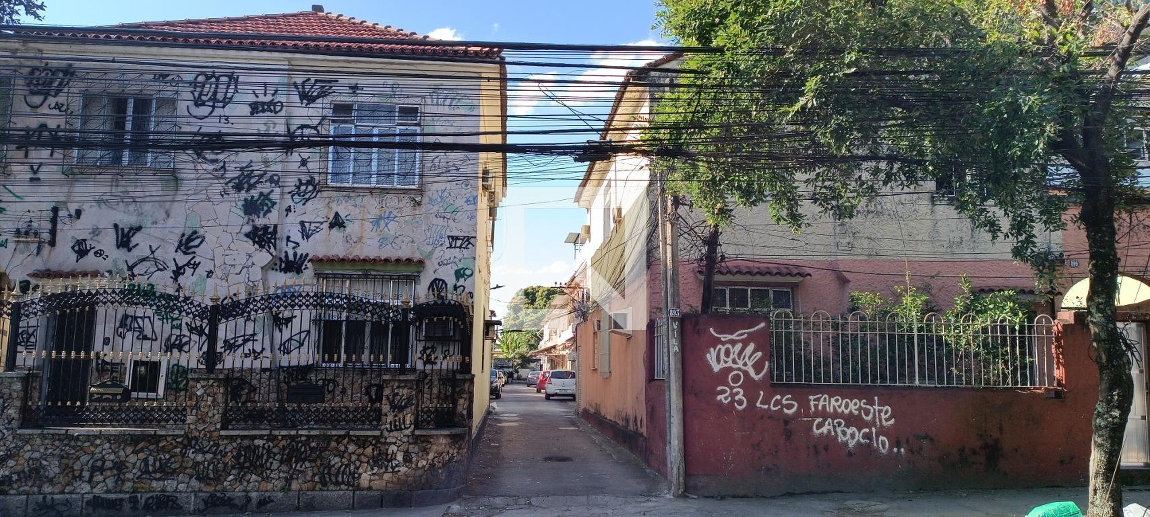 Fachada Condomínio em Rua Ana Teles, 893