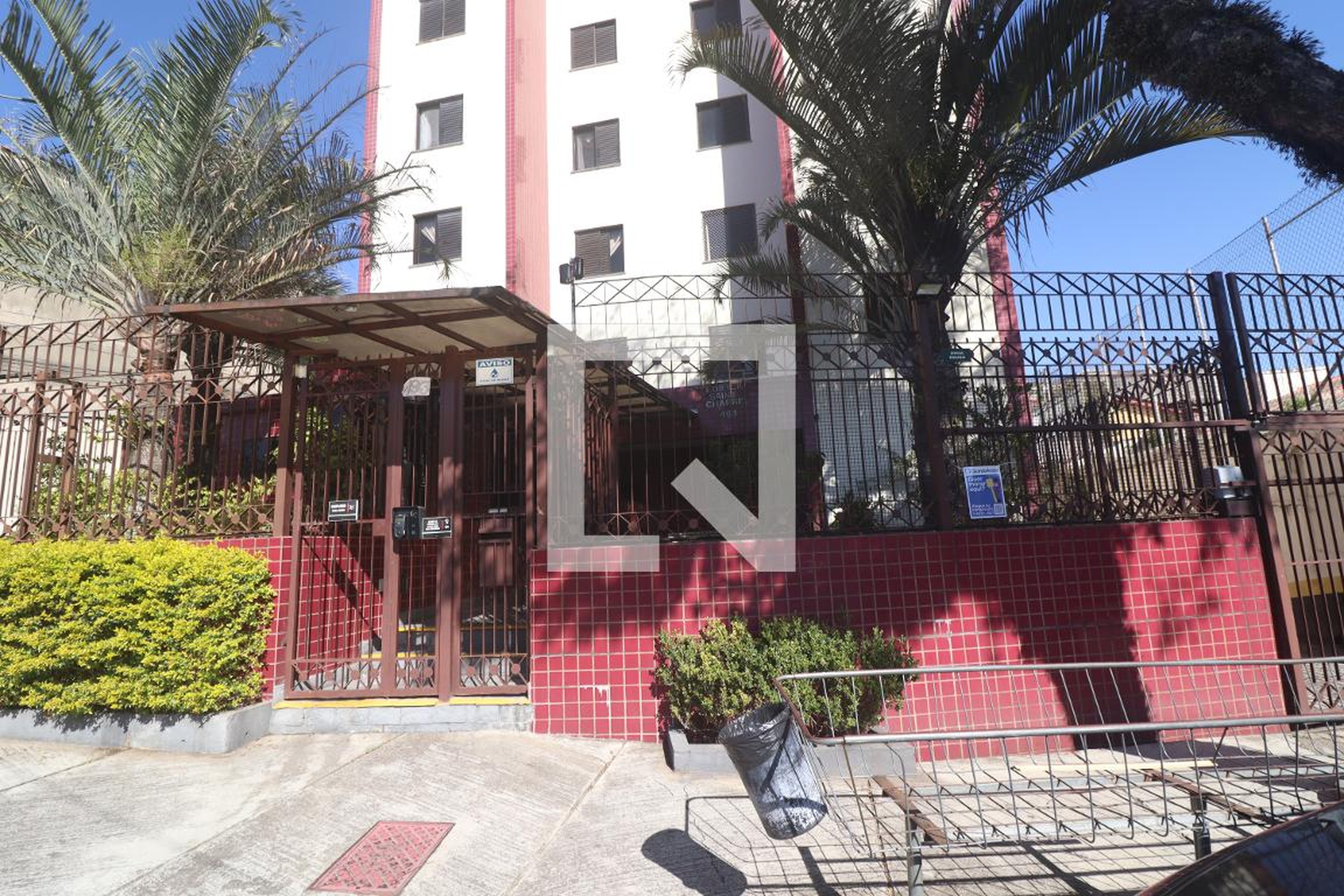 Fachada do condomínio Edifício Saint Charbel