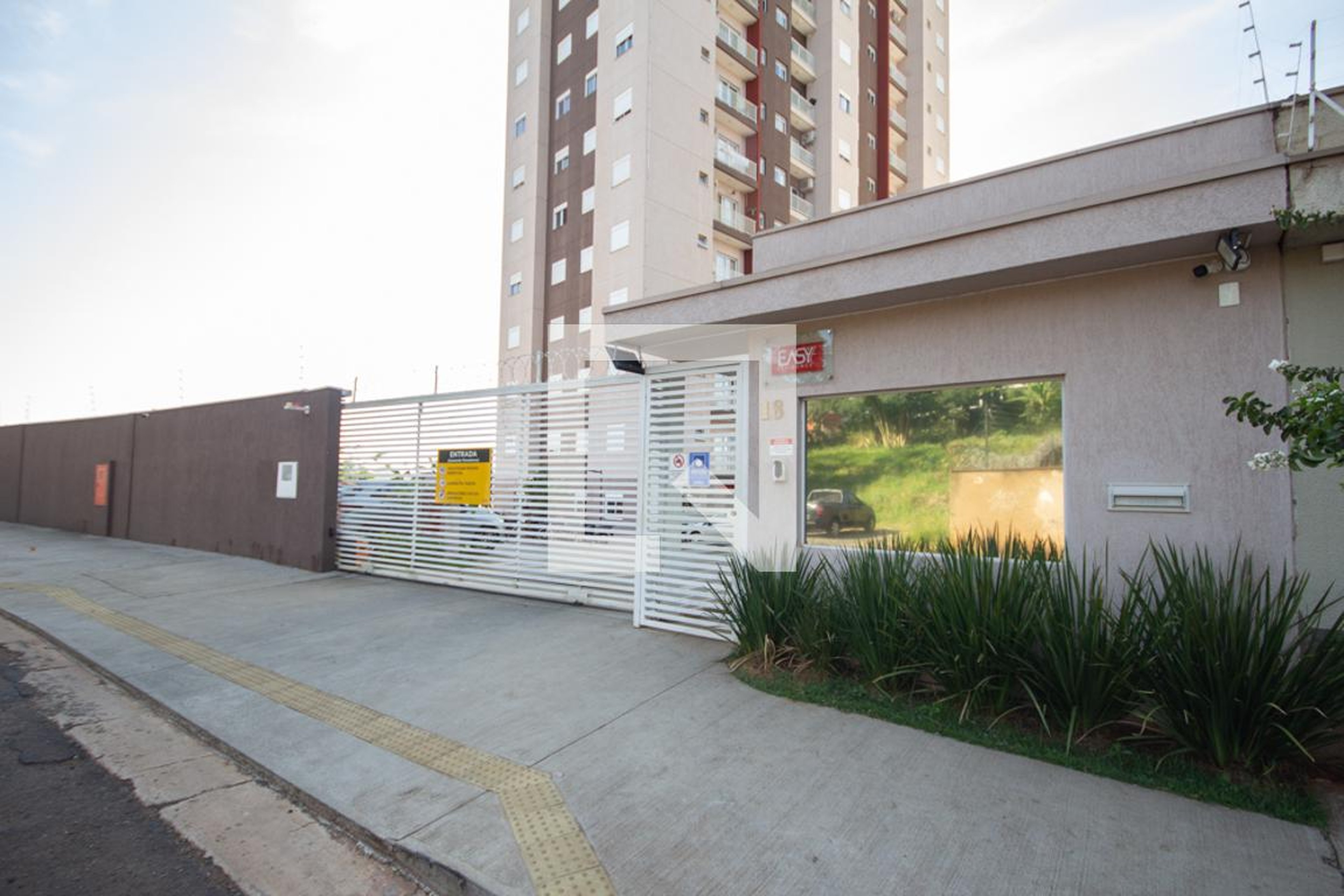 Fachada do condomínio Condomínio Easy Residence