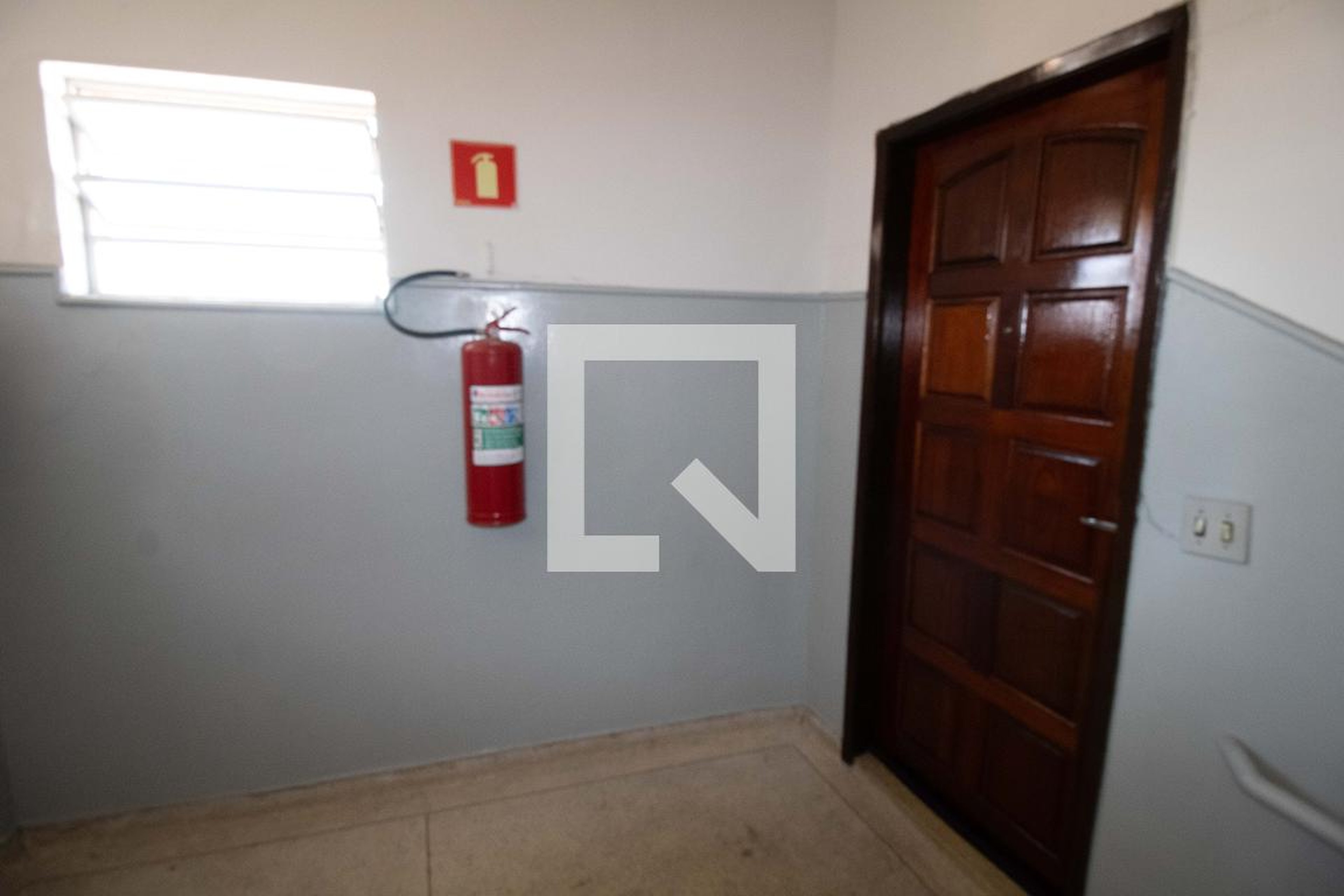 Hall de entrada Condomínio em Rua Nicodemos Dutra Rosa, 1019