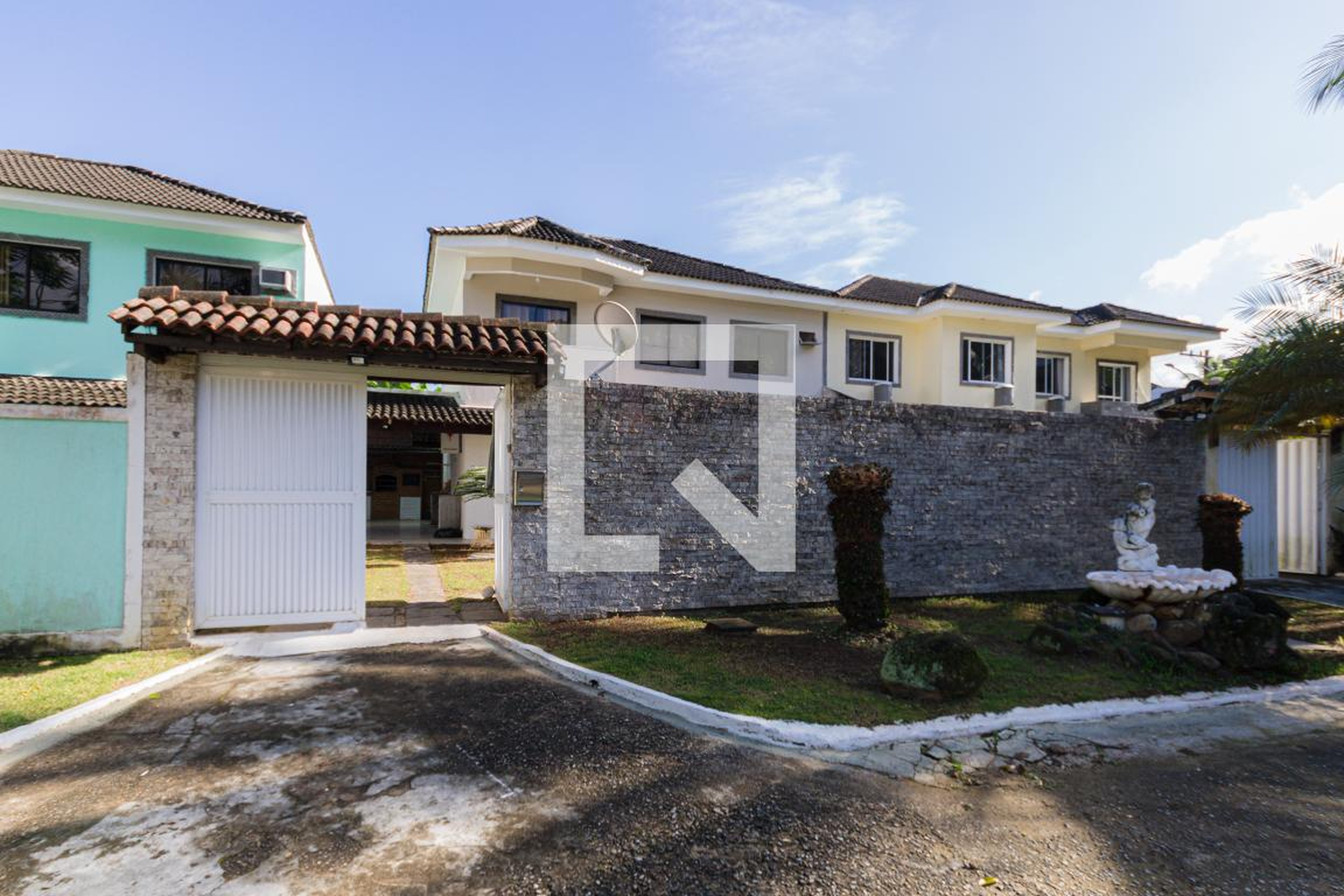 Fachada Condomínio em Rua Araticum, 1300