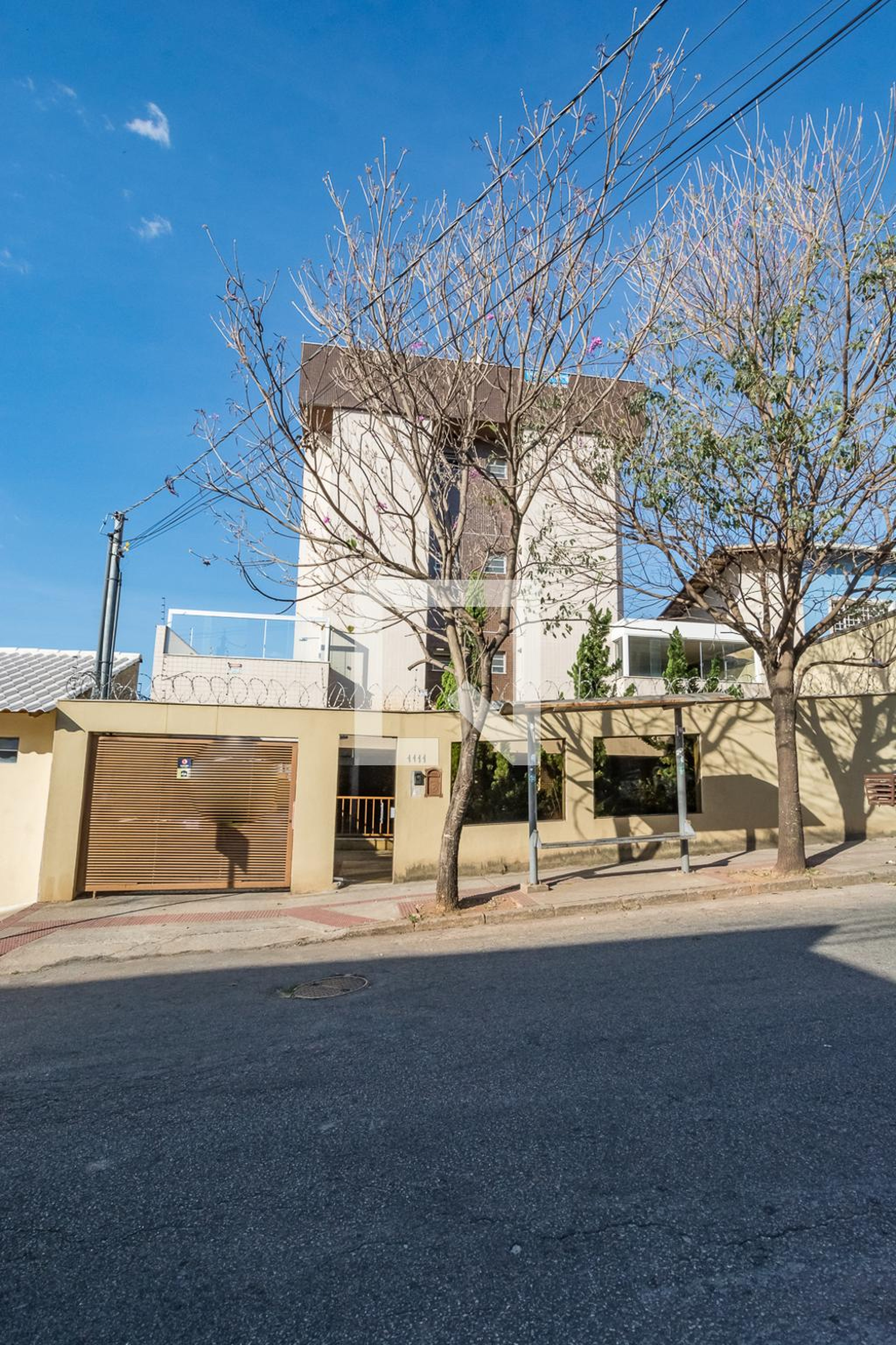 Fachada Condomínio em Rua das Canoas, 1111