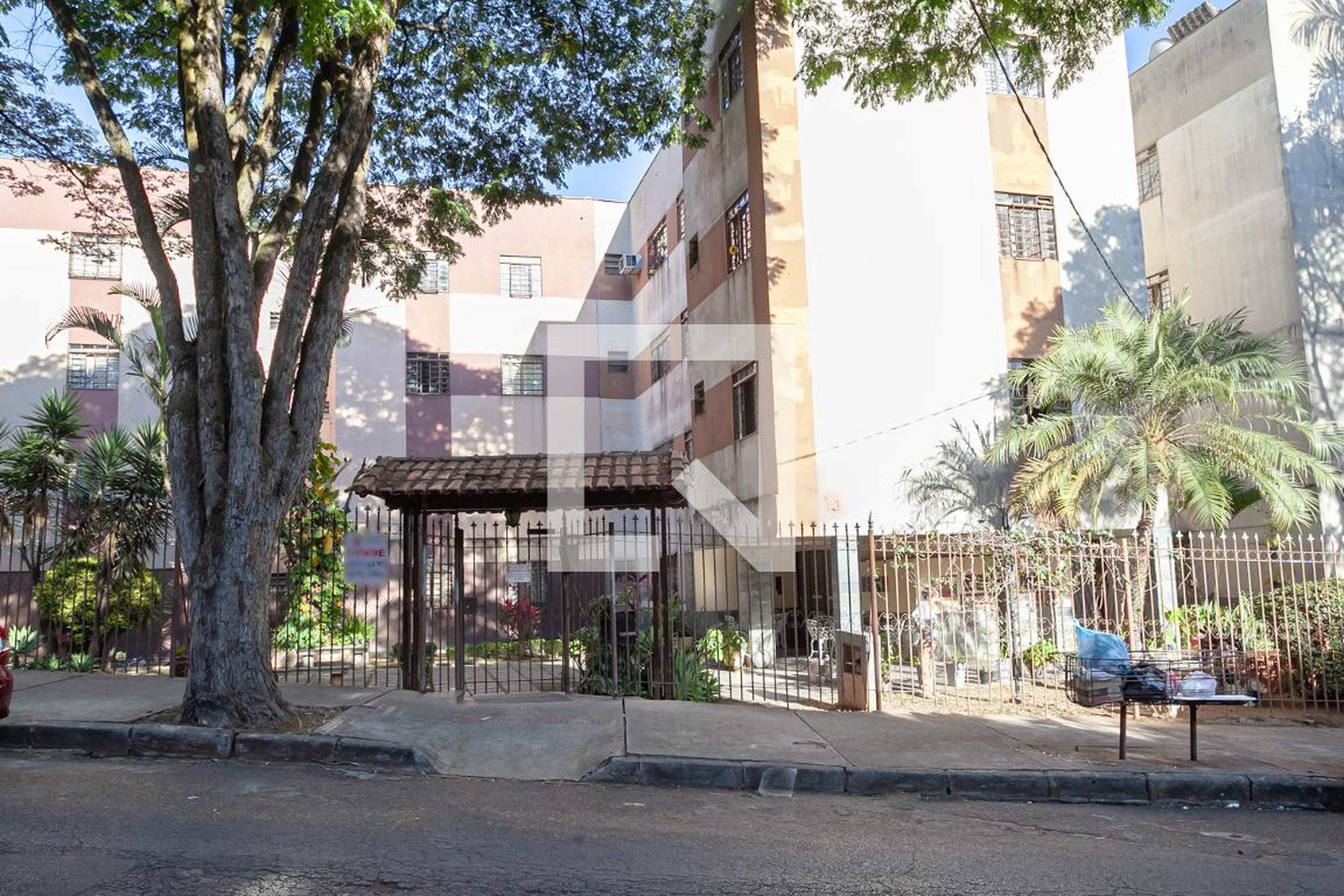 Fachada Condomínio em Rua Geraldo de Lima Viana, 15