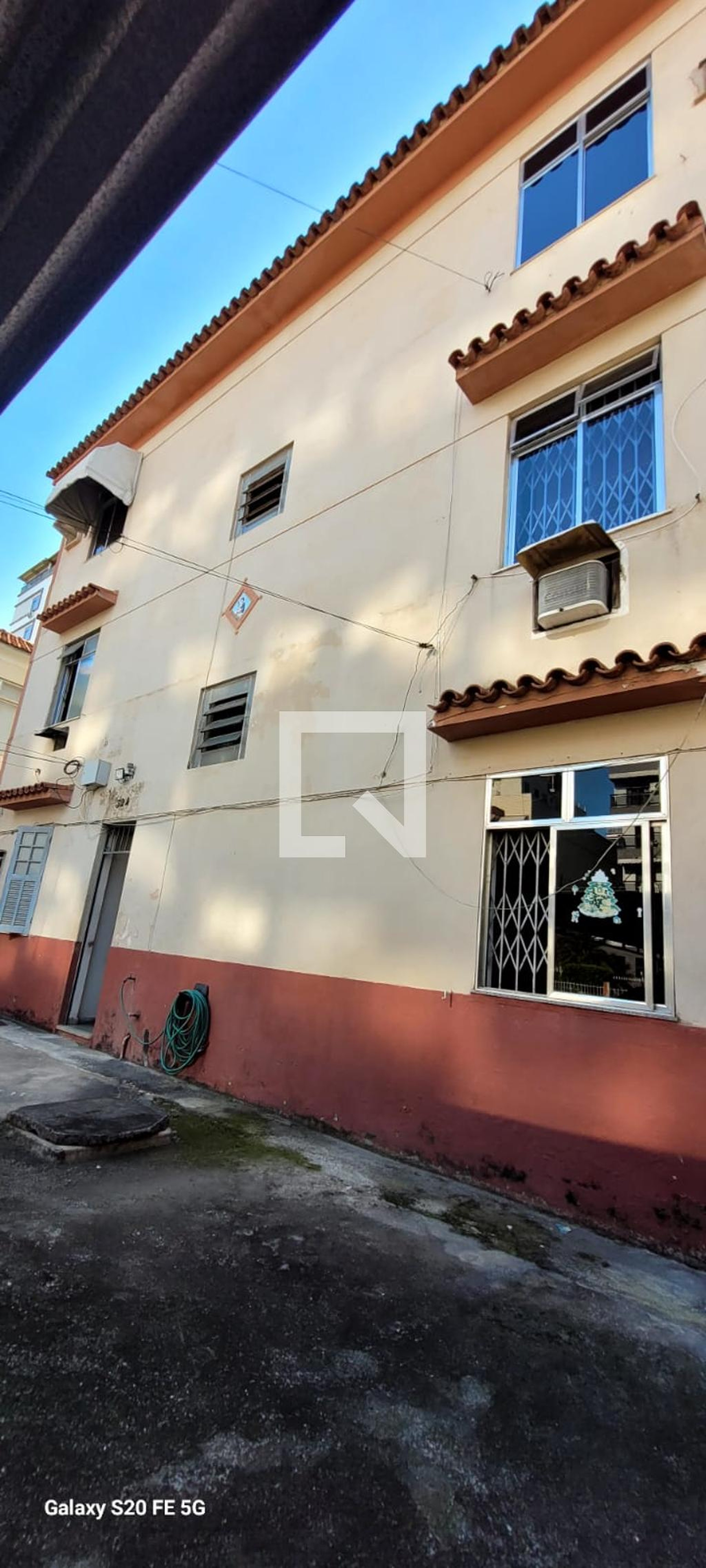 Fachada Condomínio em Rua General Otávio Póvoa, 324