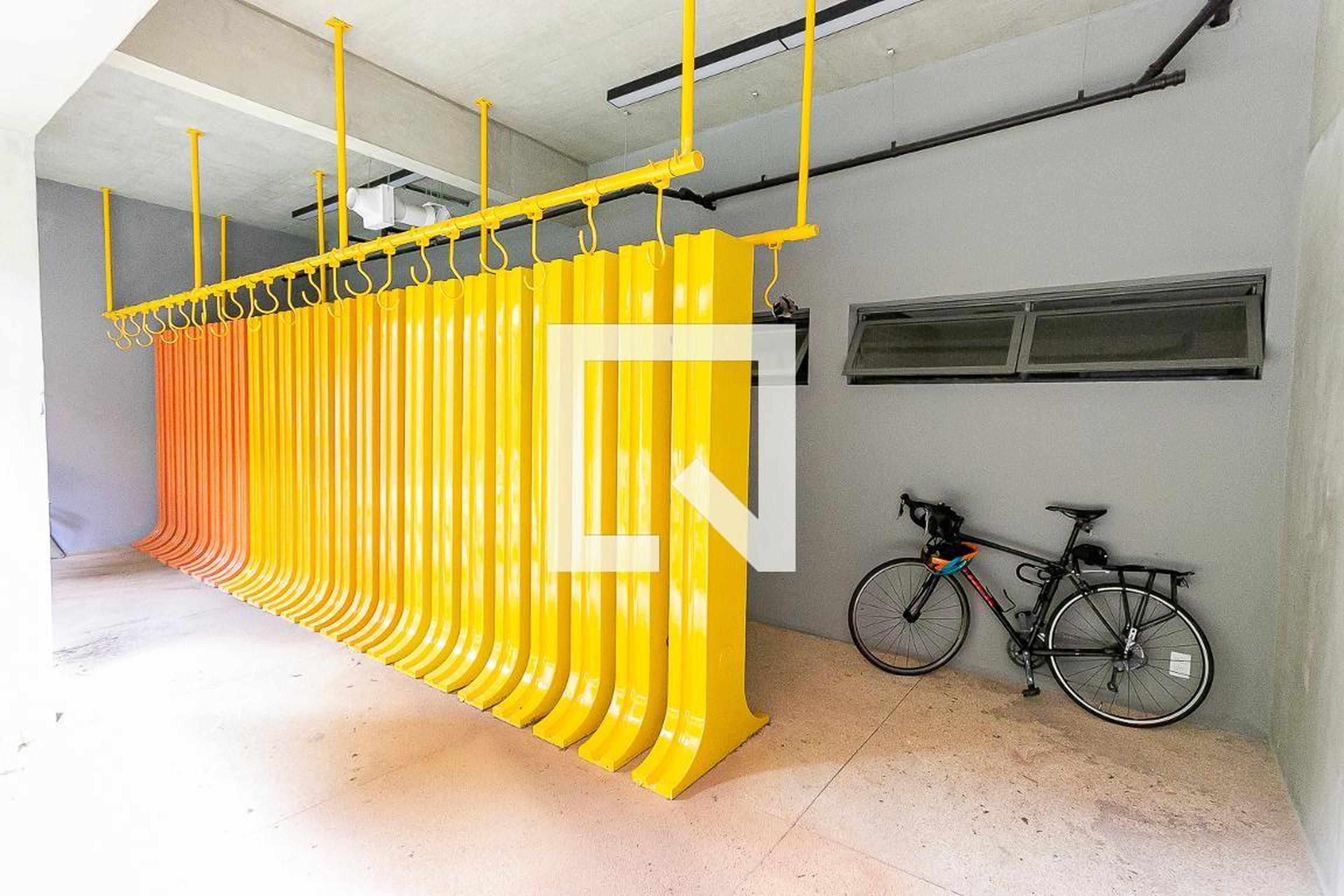 Bicicletário - You, Harmonia