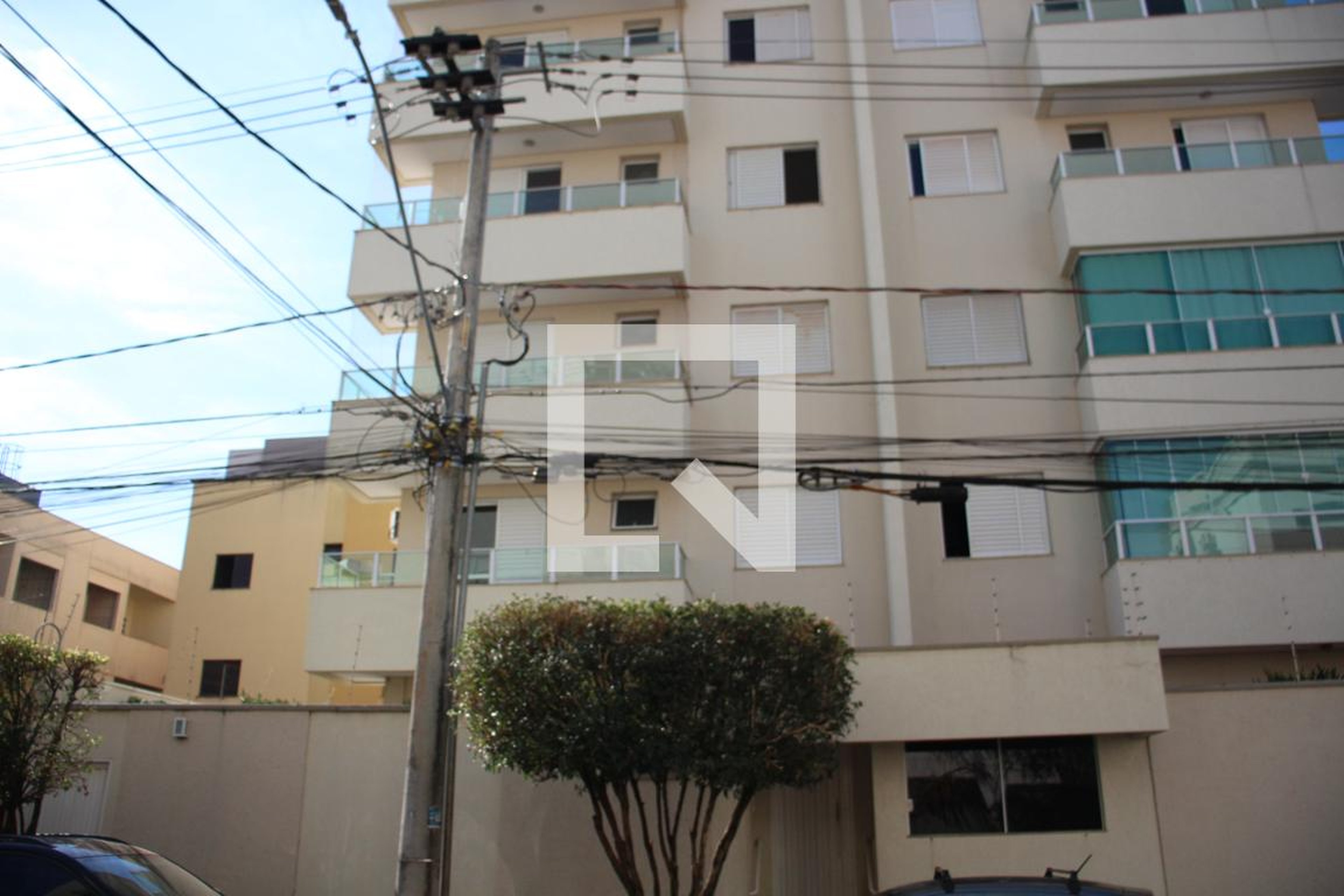 Fachada Condomínio em Rua Alfredo Tormim, 83