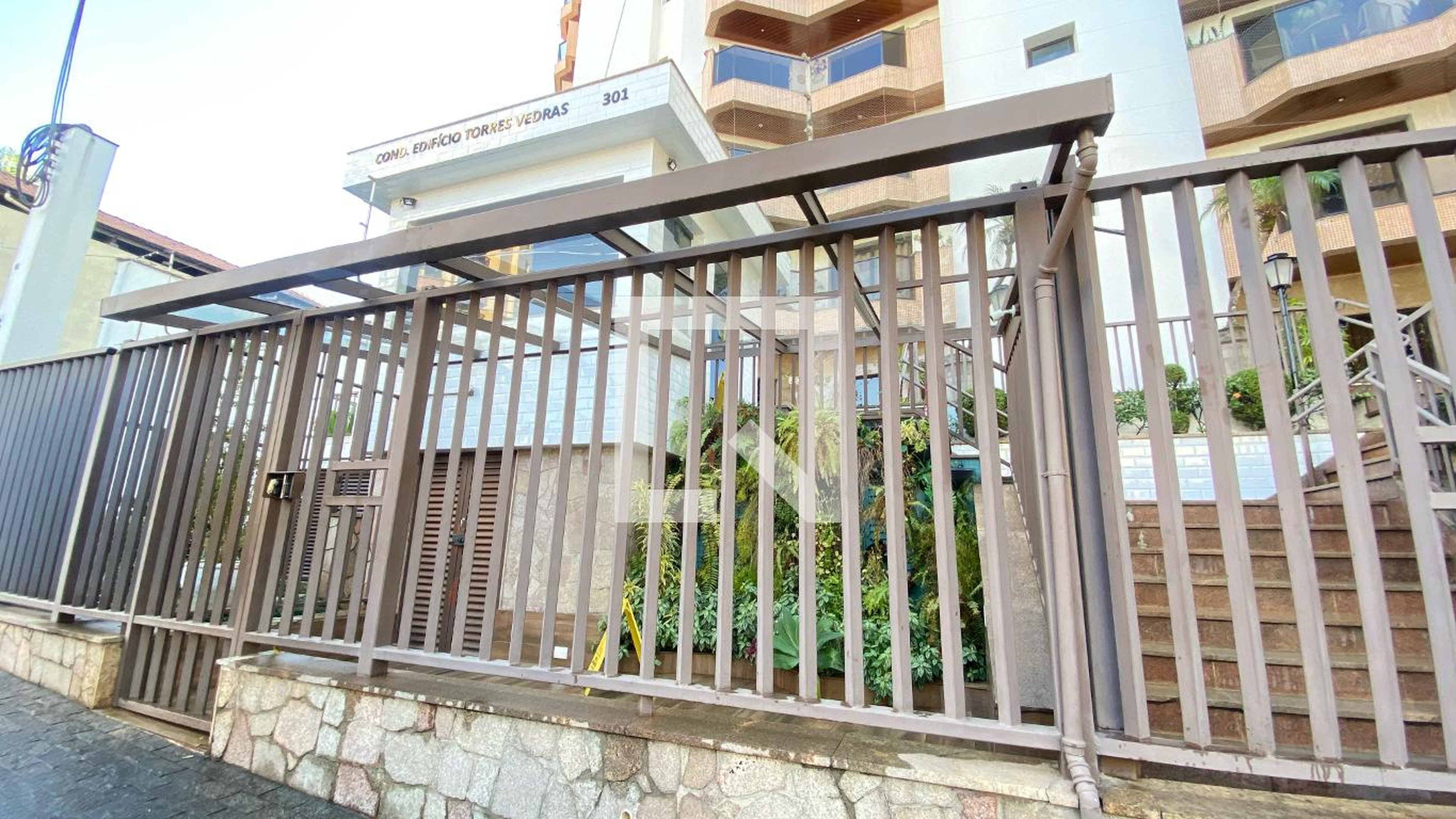 Fachada do Prédio Condomínio Torres Vedras