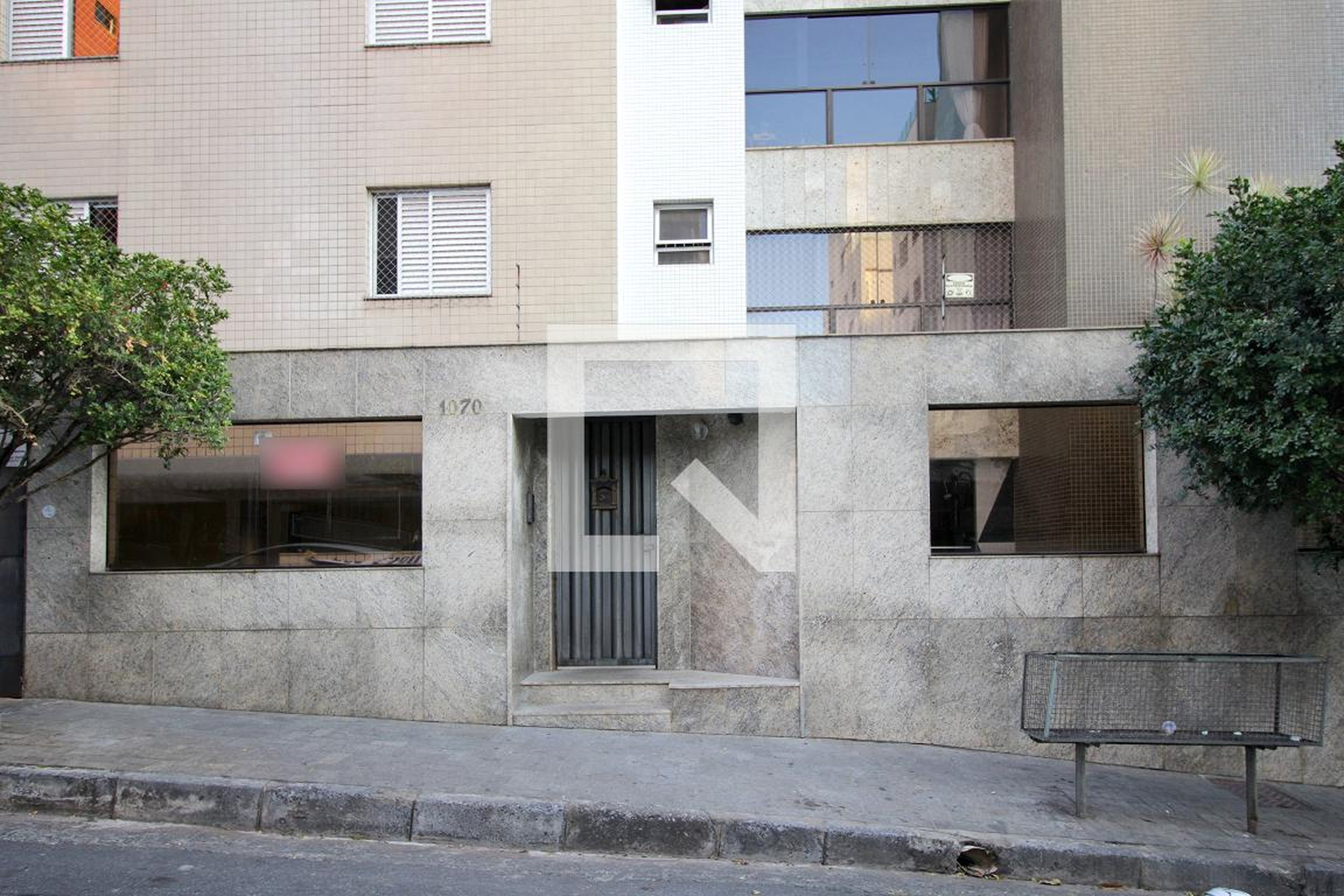 Fachada Condomínio em Rua Maura, 1070