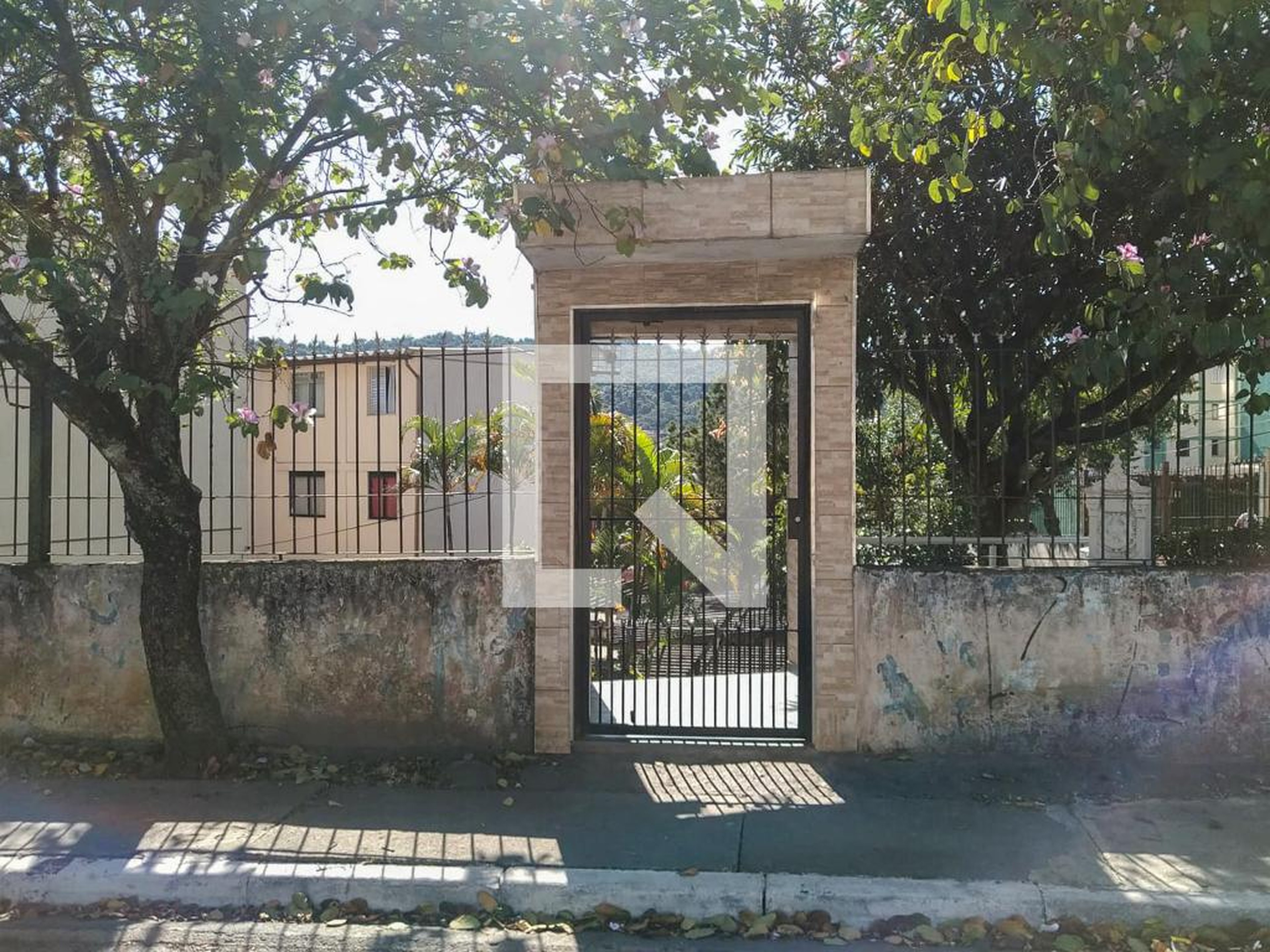 Fachada Condomínio em Rua Anfitrião, 36