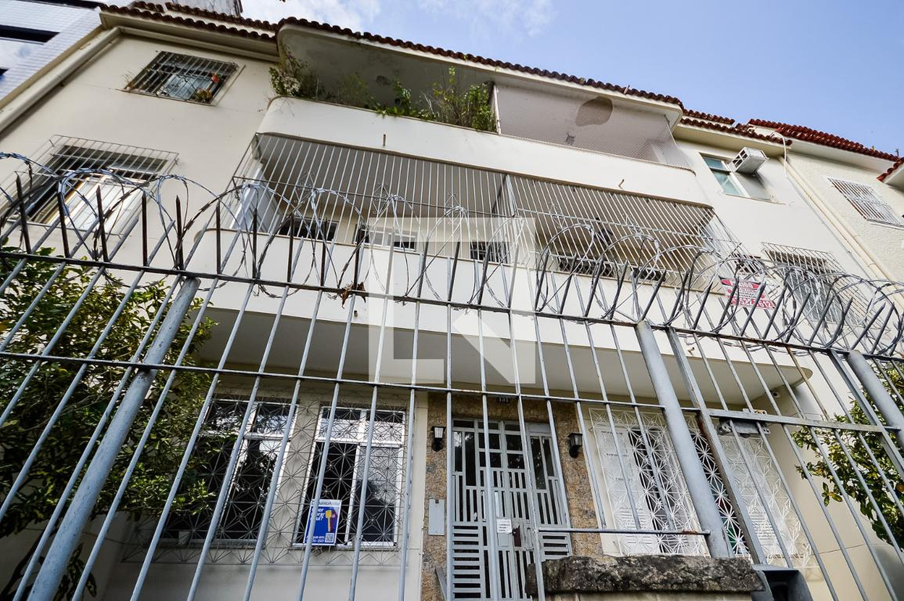 Fachada Condomínio em Rua Itabaiana, 131