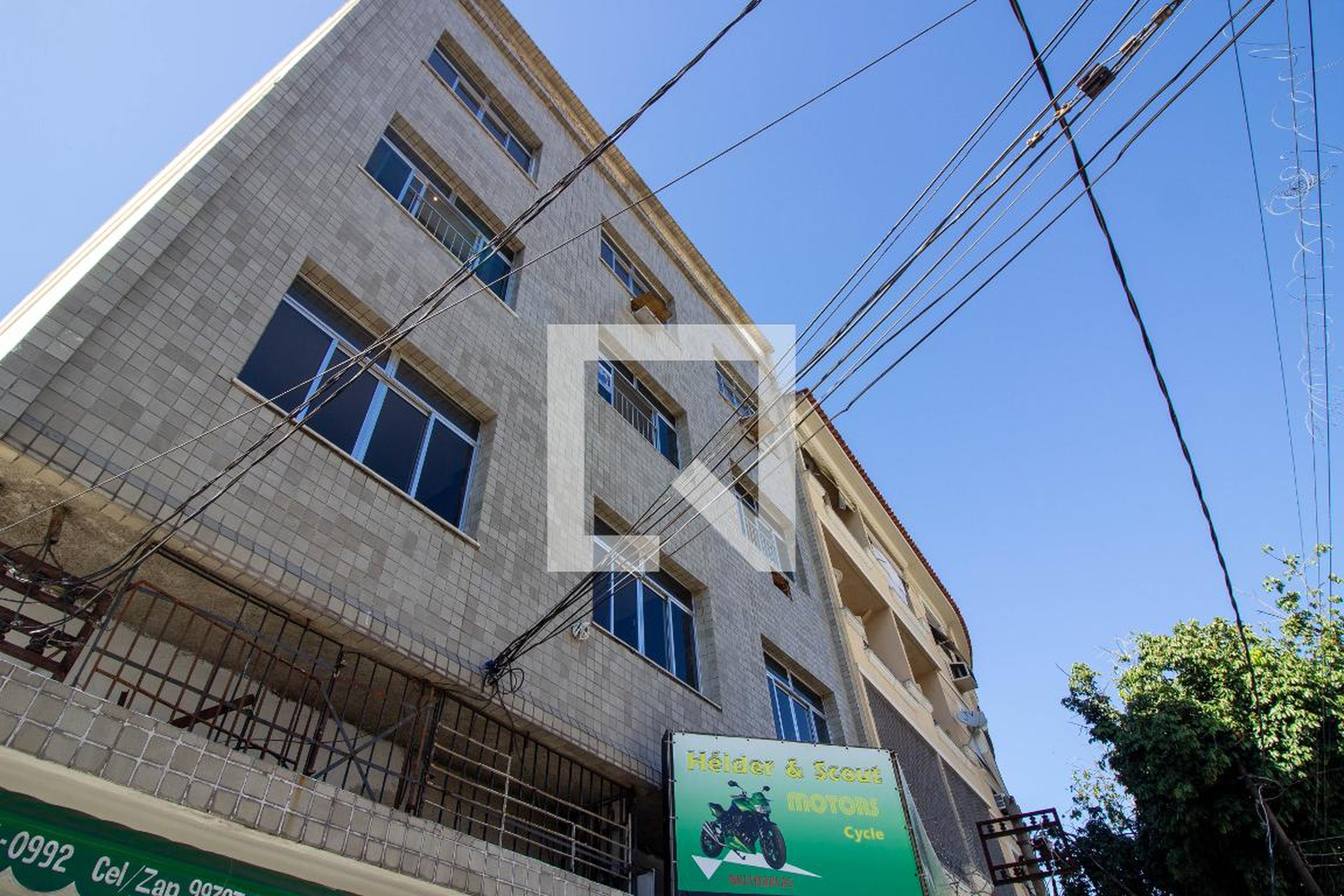 Fachada Condomínio em Rua Alexandre Calaza, 309