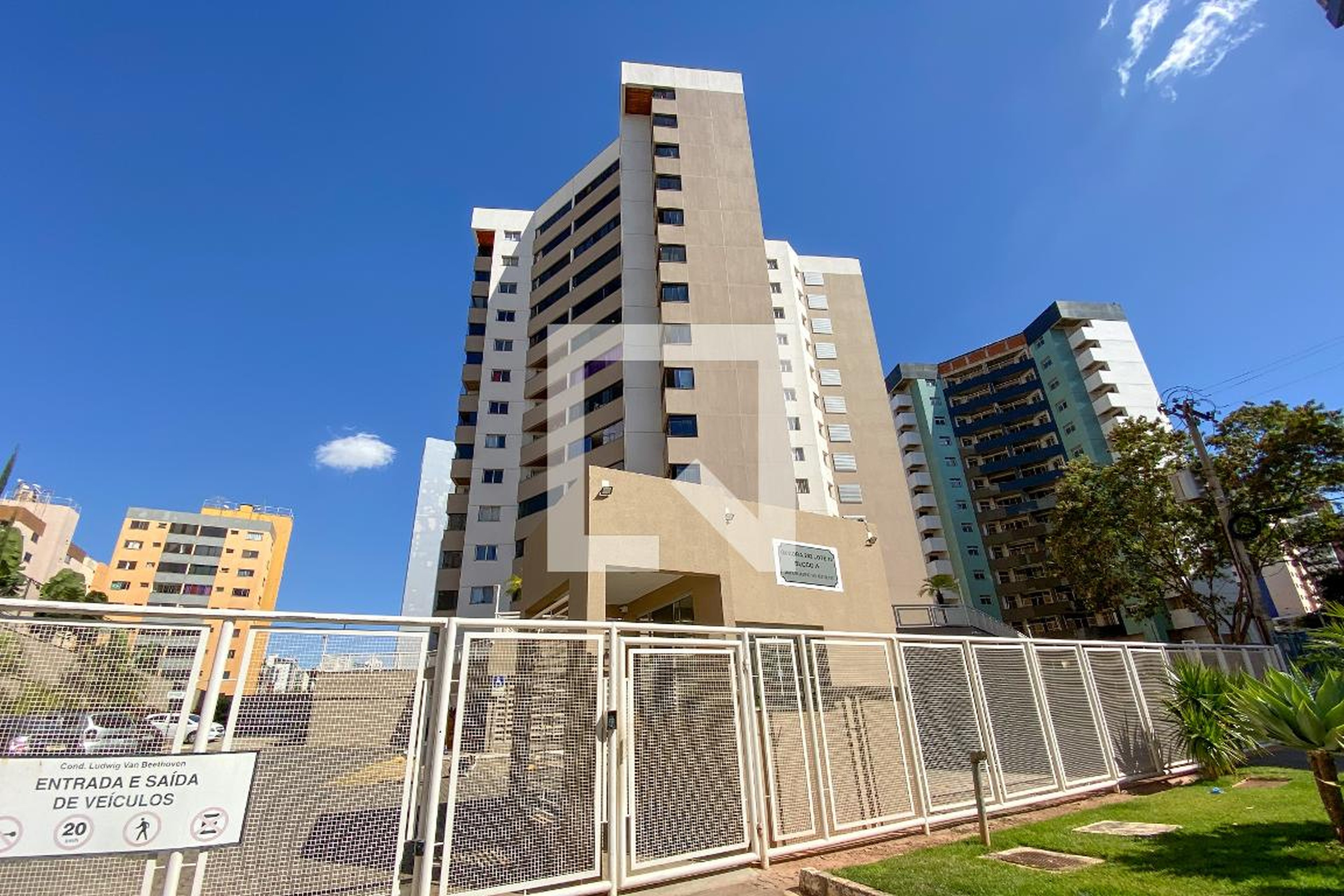 Fachada Condomínio em Quadra 202, 12