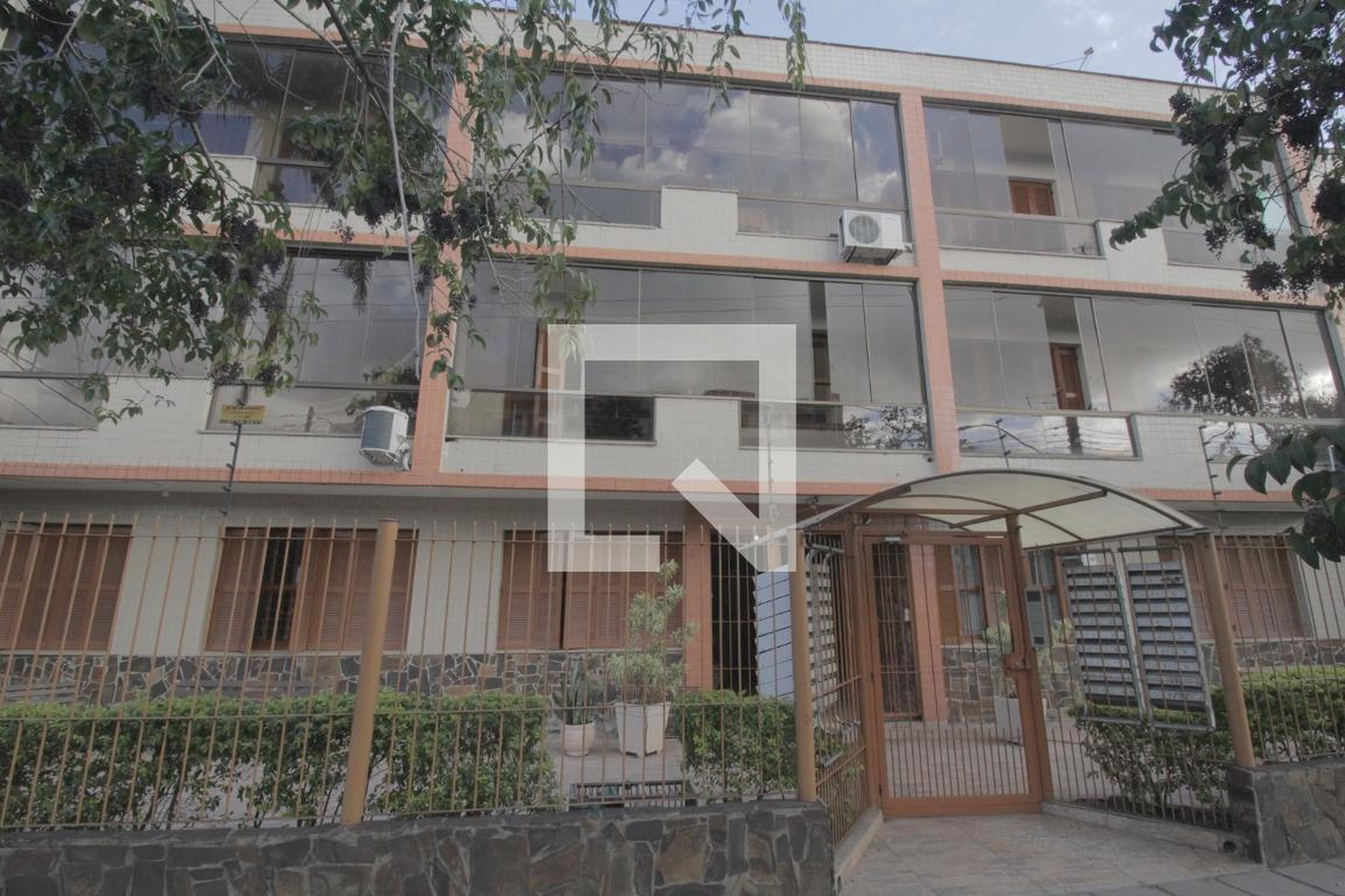 Fachada do Prédio Condomínio Três Amigos