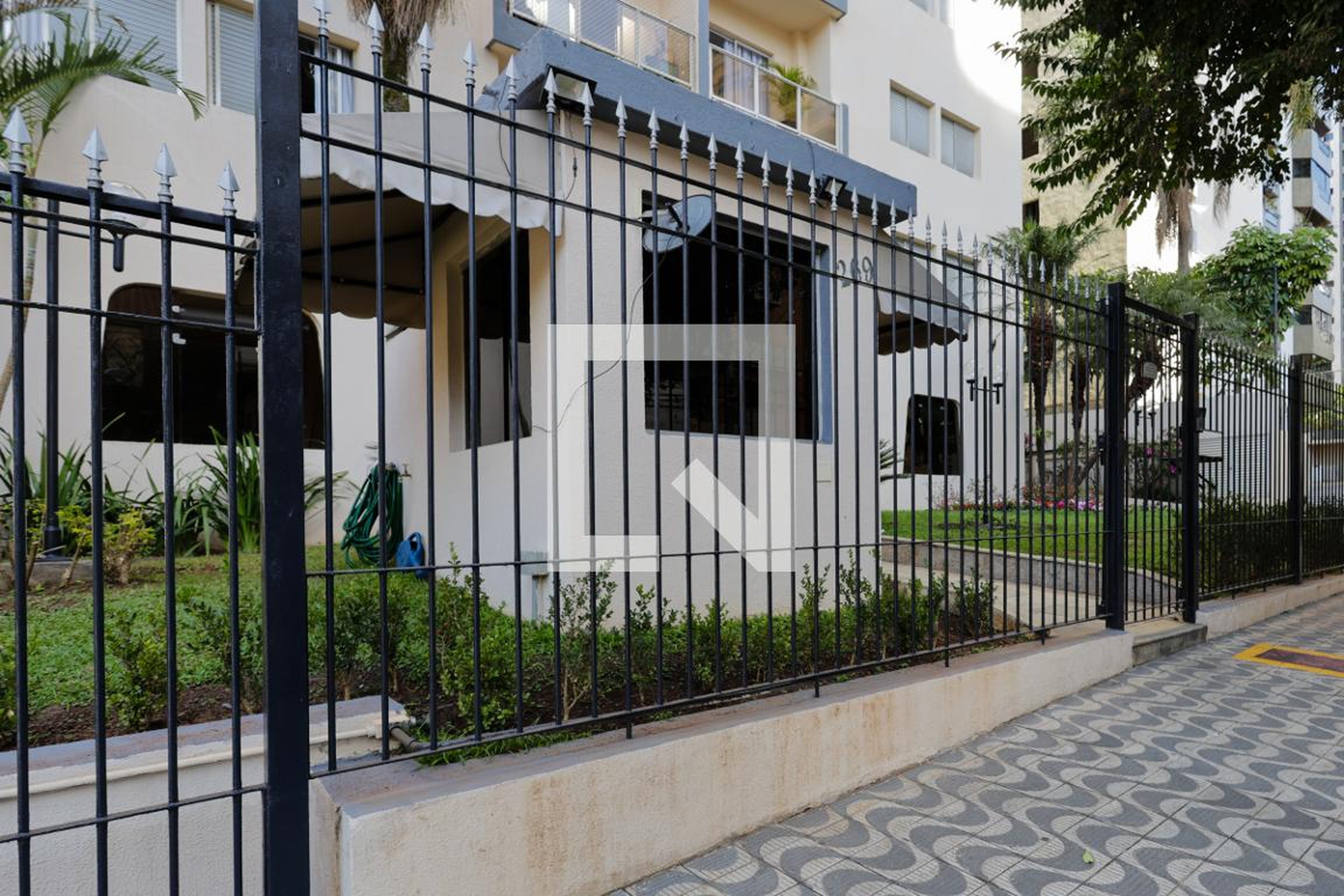 Fachada do condomínio Condomínio Status III