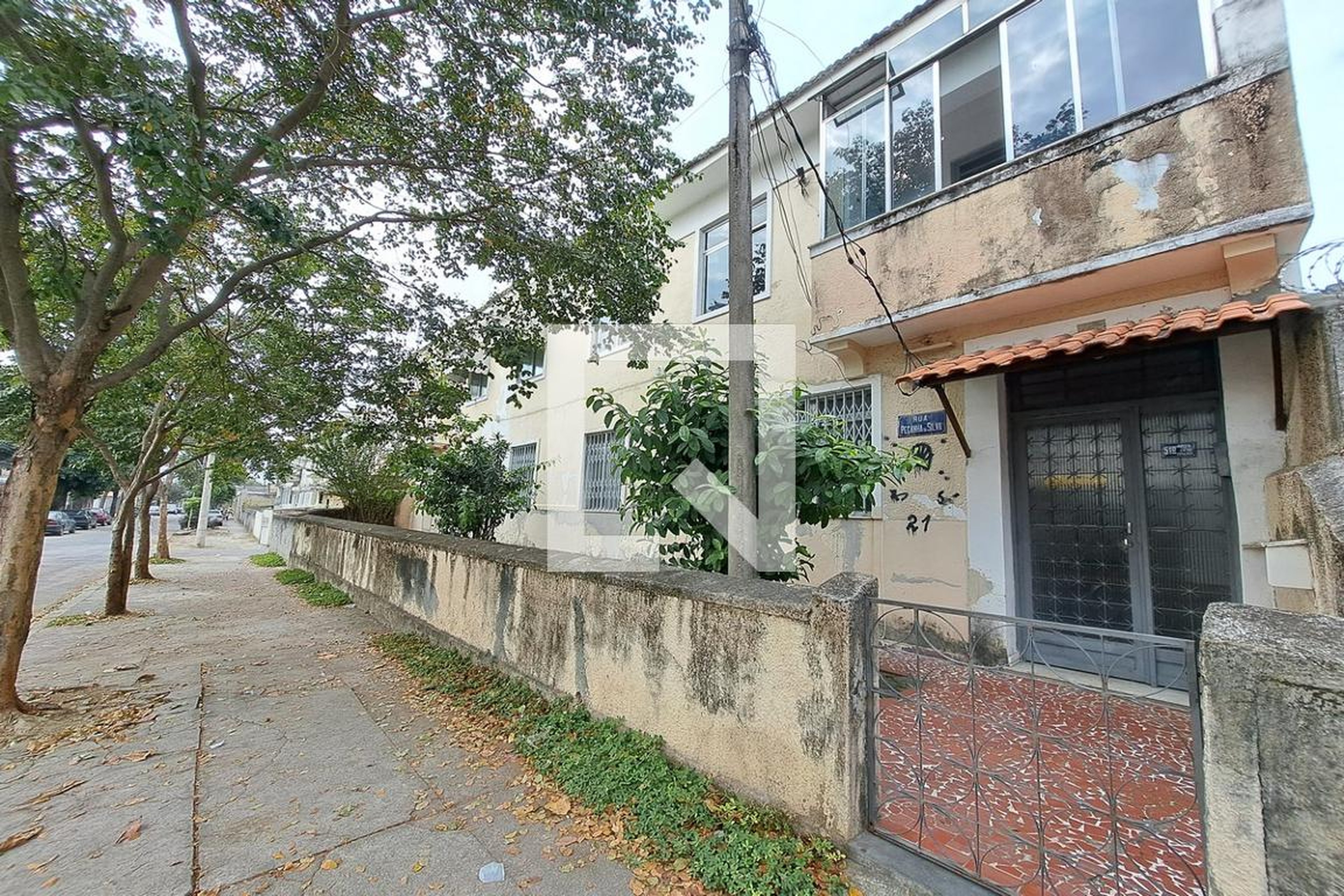 Fachada Condomínio em Rua Peçanha da Silva, 519