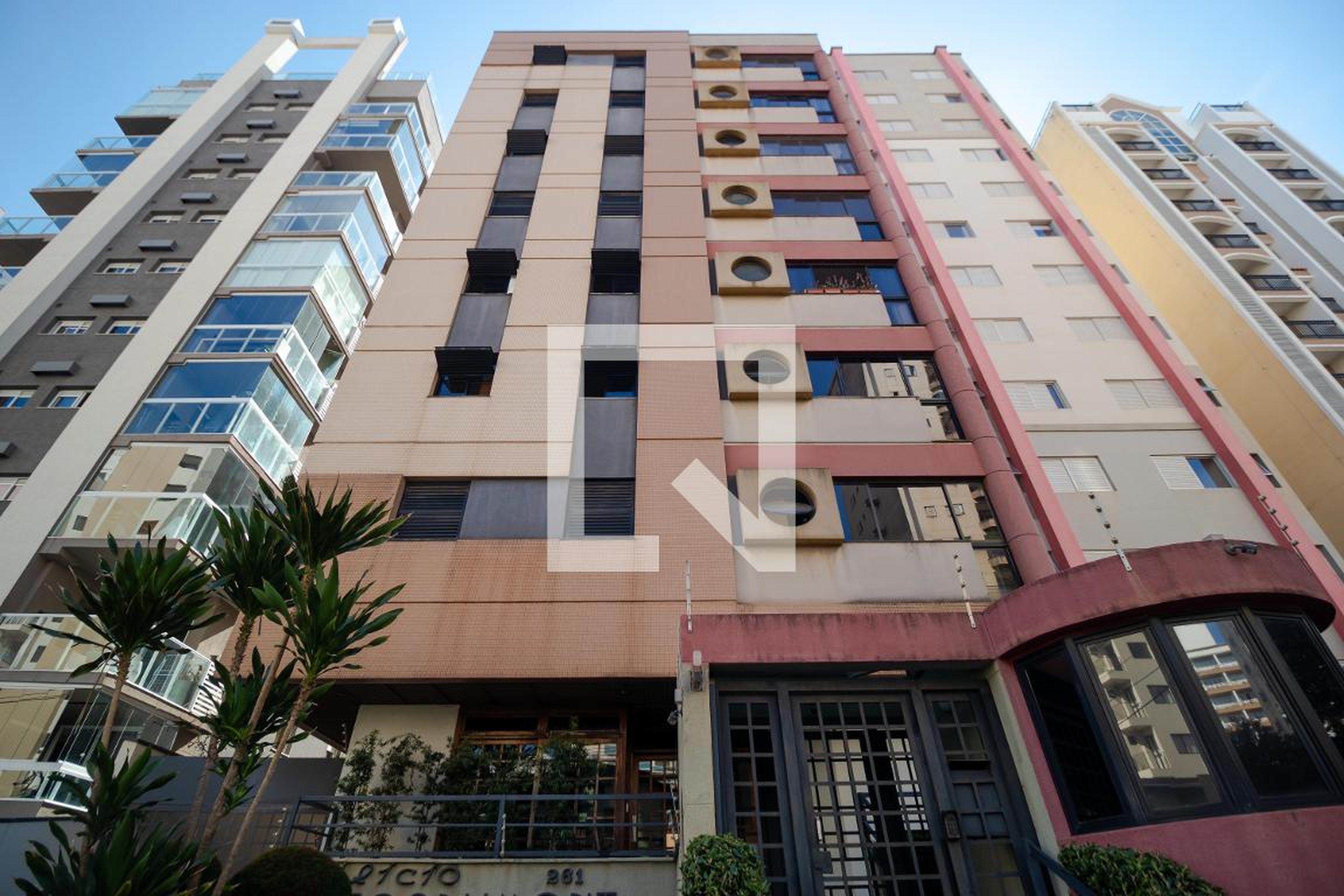 Fachada Condomínio em Rua Santos Dumont, 261