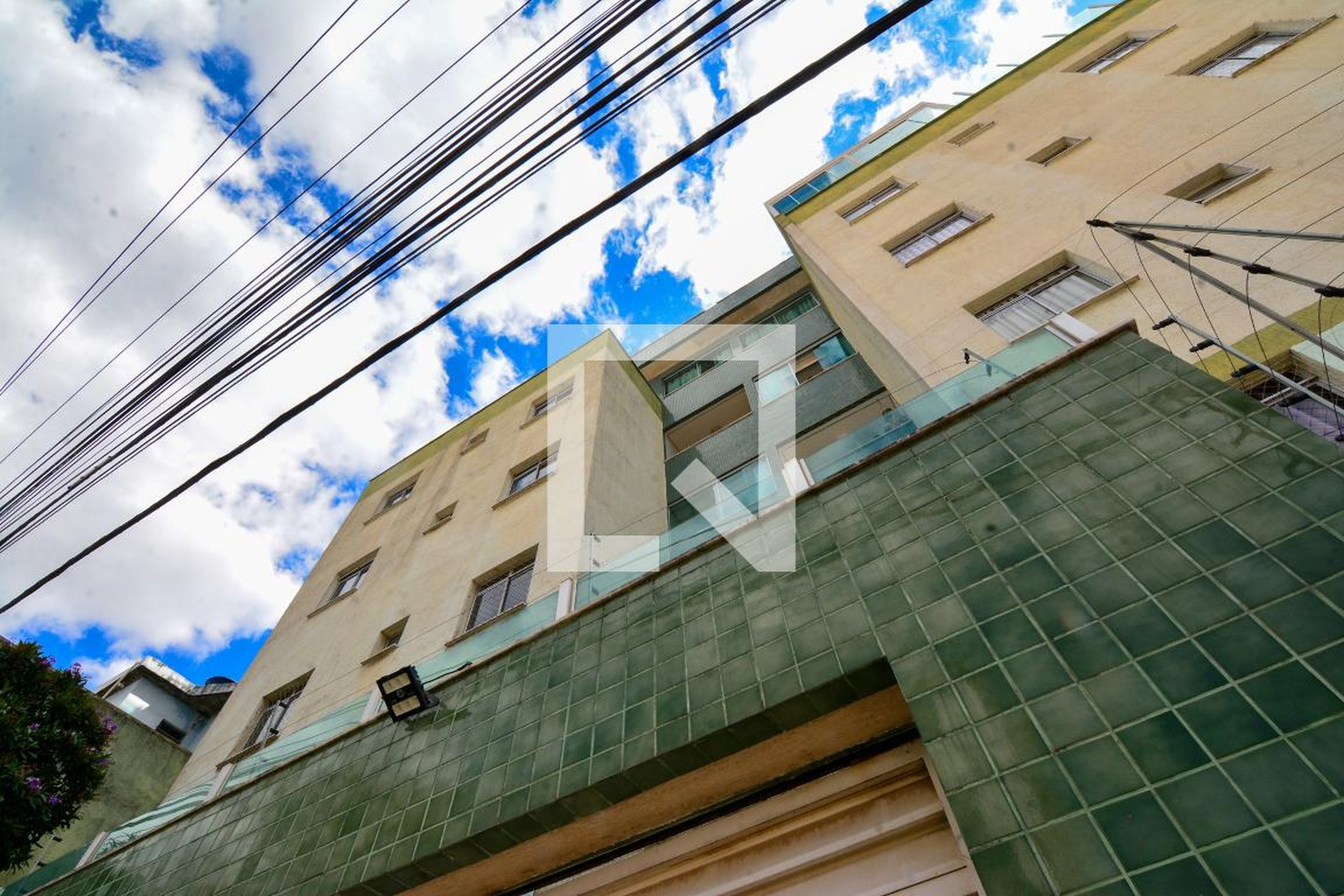 Fachada Condomínio em Rua Cata Preta, 89