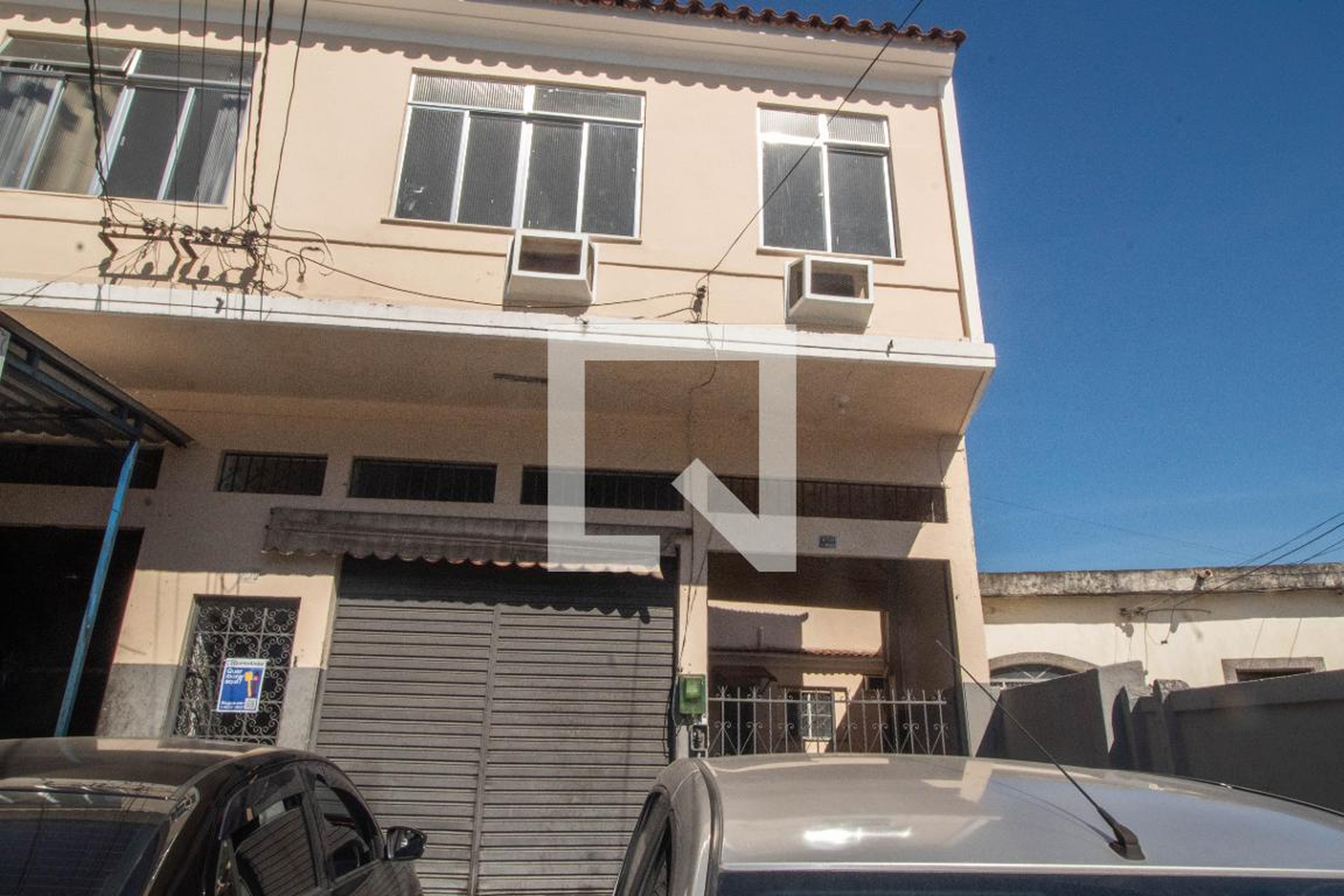 Fachada Condomínio em Rua Leopoldina Rego, 879