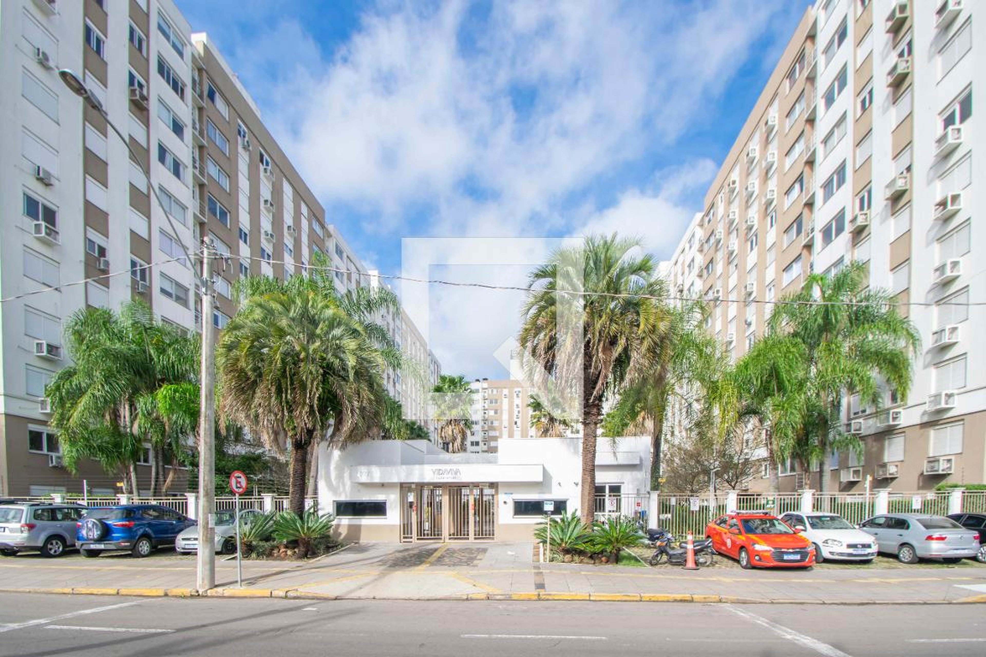 Fachada Condomínio em Rua Major Sezefredo, 2277