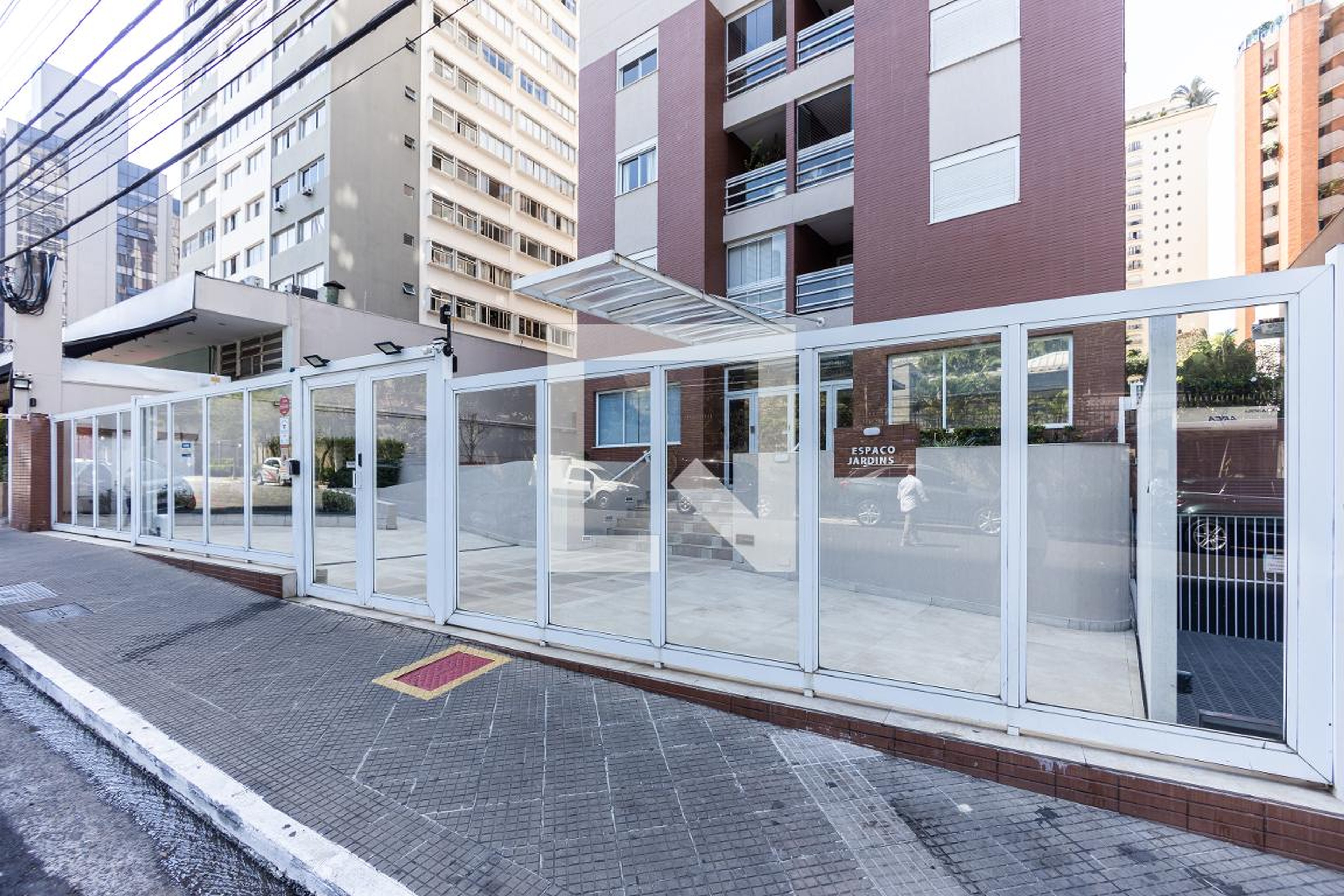 Fachada Condomínio em Rua Pamplona, 1531