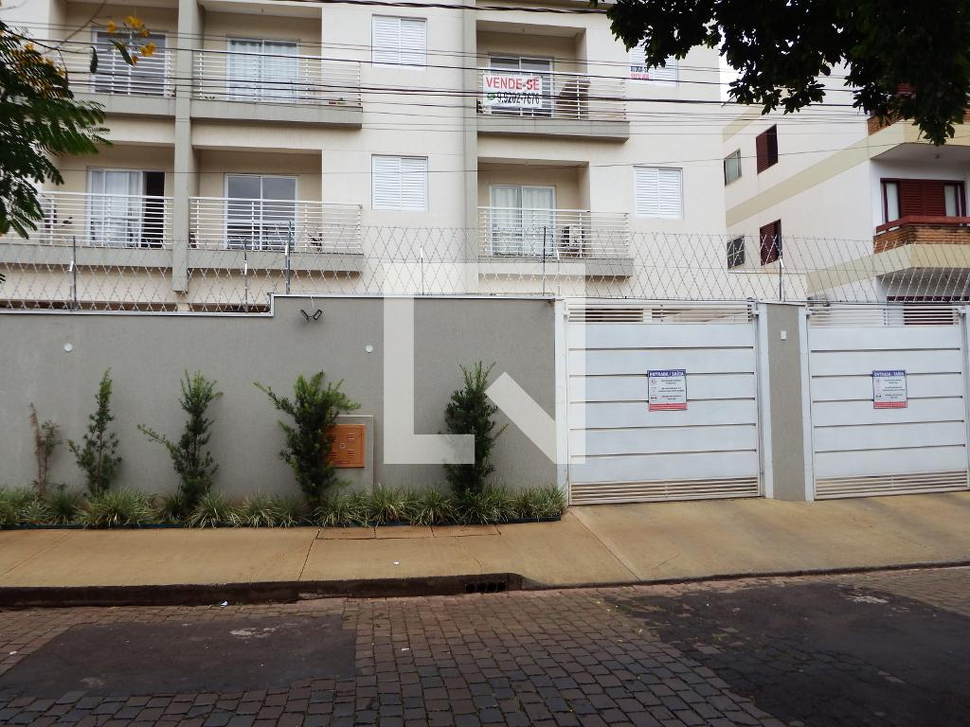 Fachada Condomínio em Rua Carlos Gomes, 40