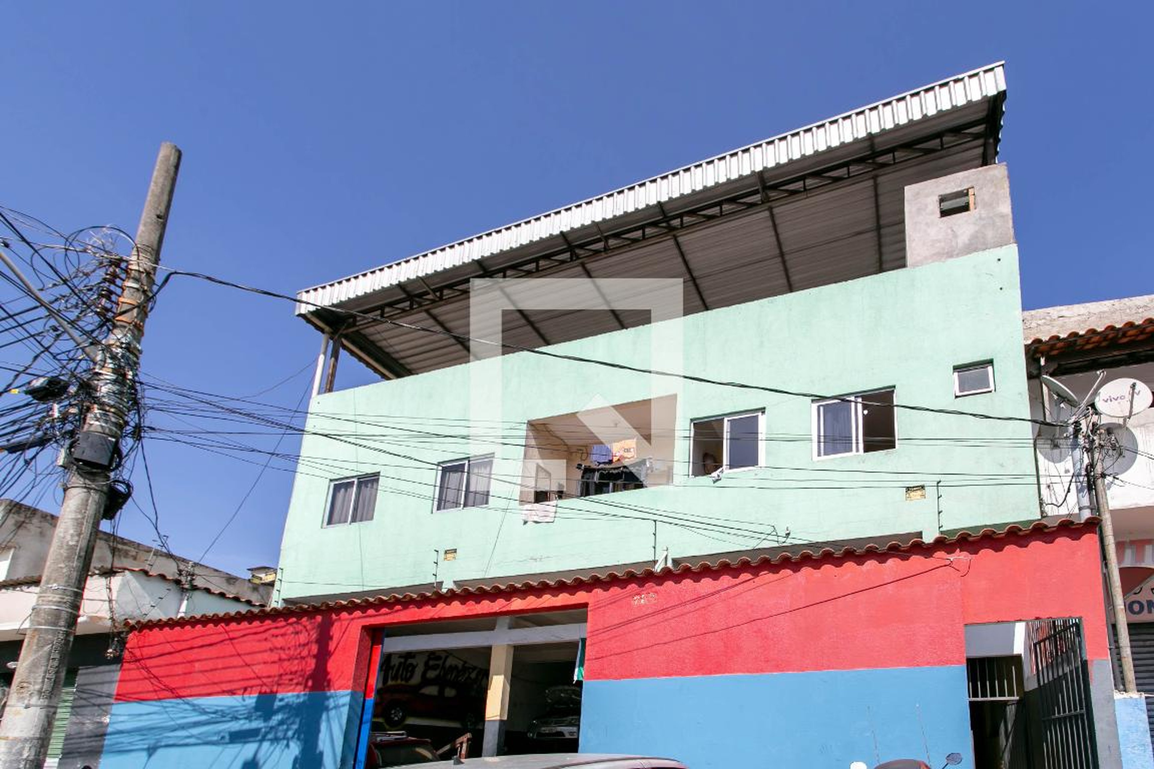 Fachada Condomínio em Rua Henrique Diniz, 735