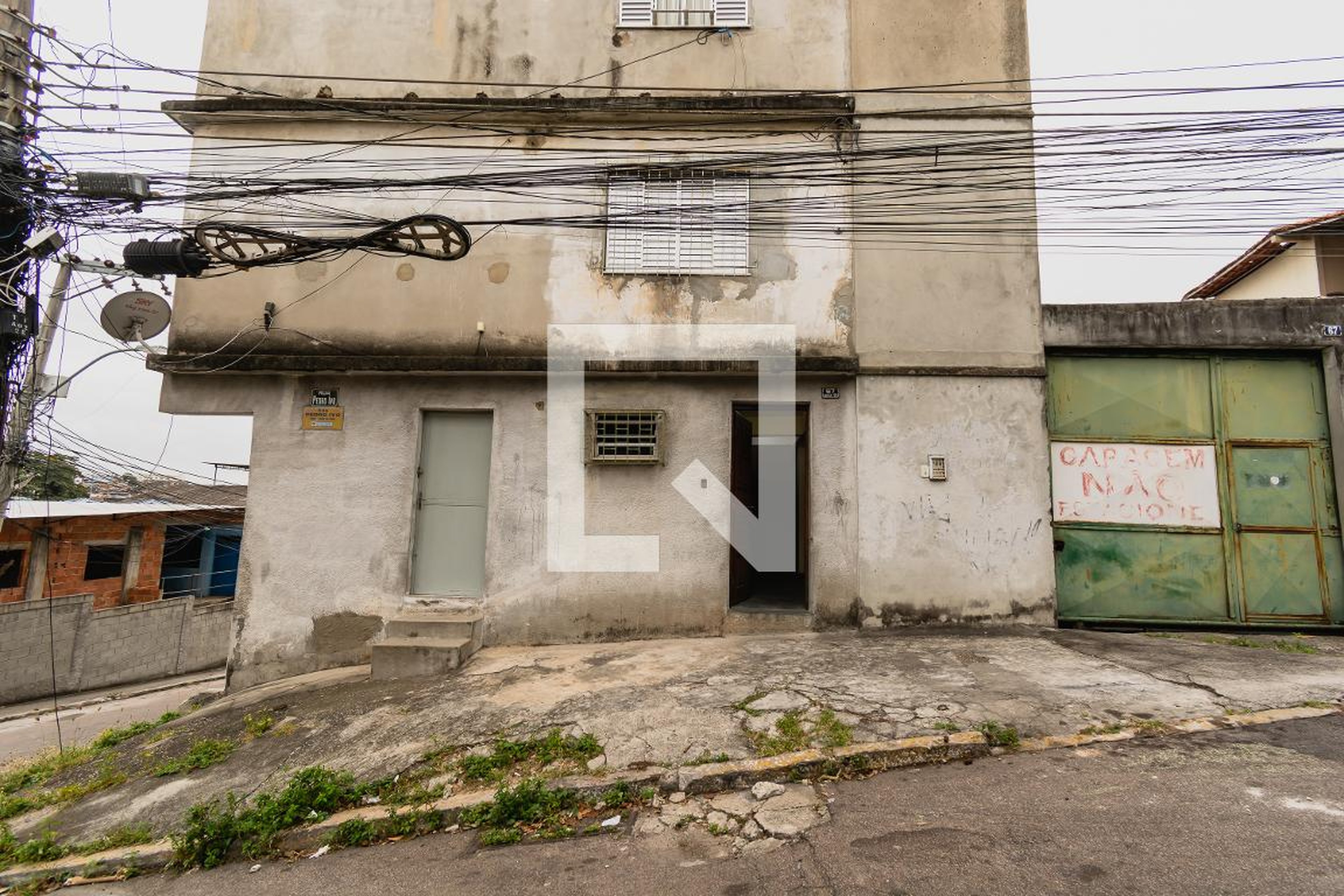 Fachada do Prédio Condomínio em Rua Pedro Ivo, 67