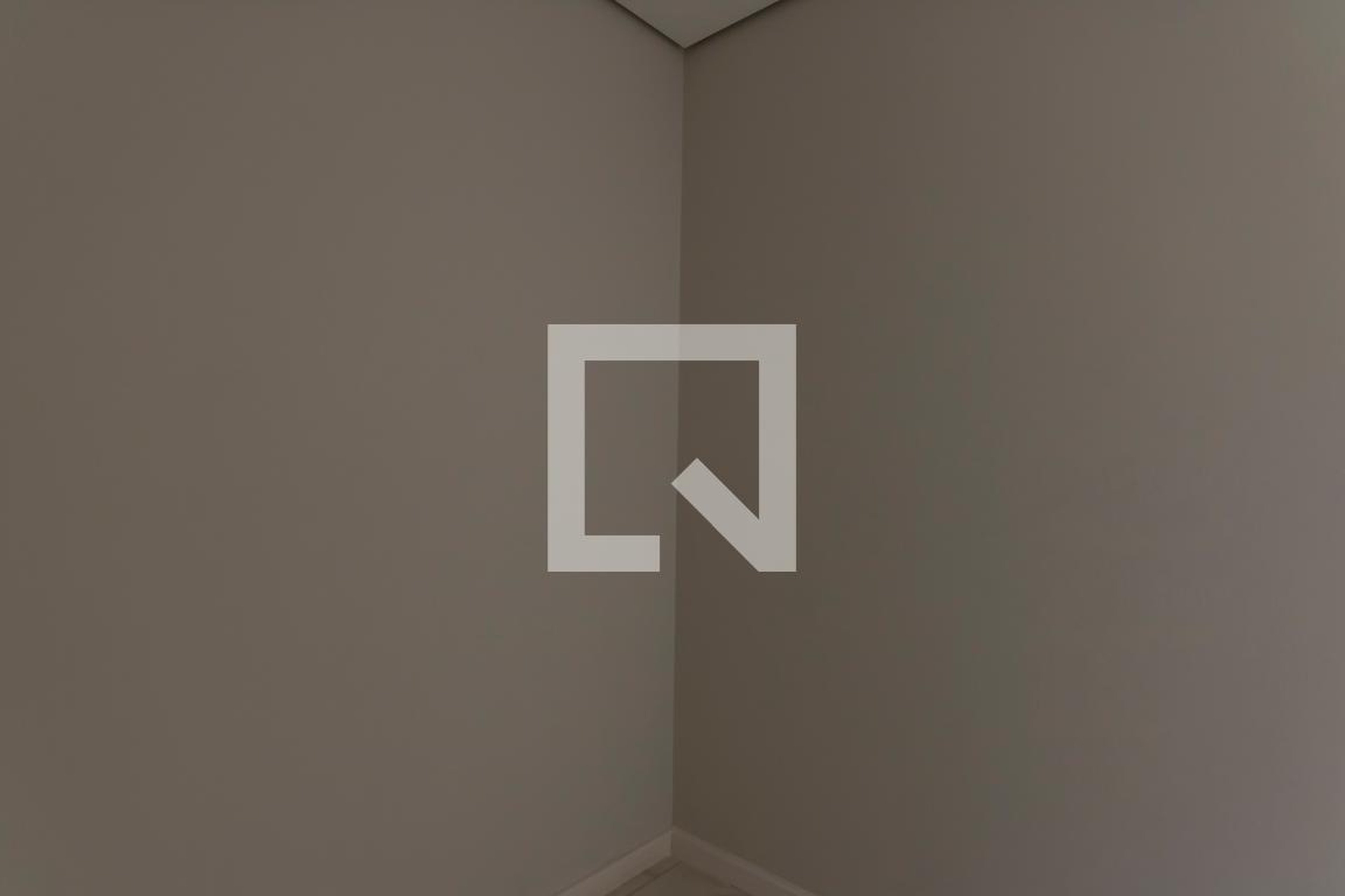 Entrada Condomínio em Rua Cezário Gonçalves, 125