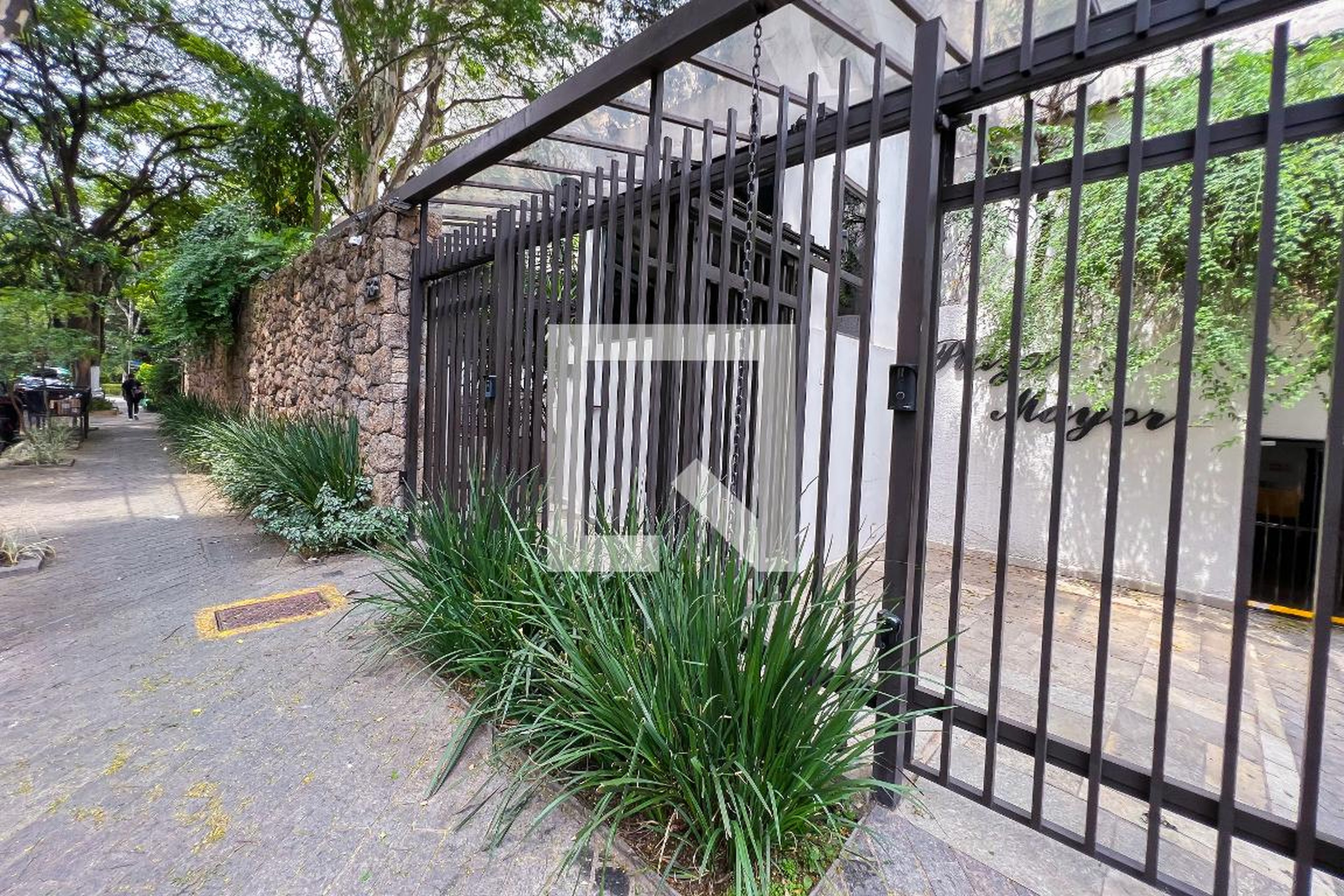 Fachada Condomínio Plaza Mayor