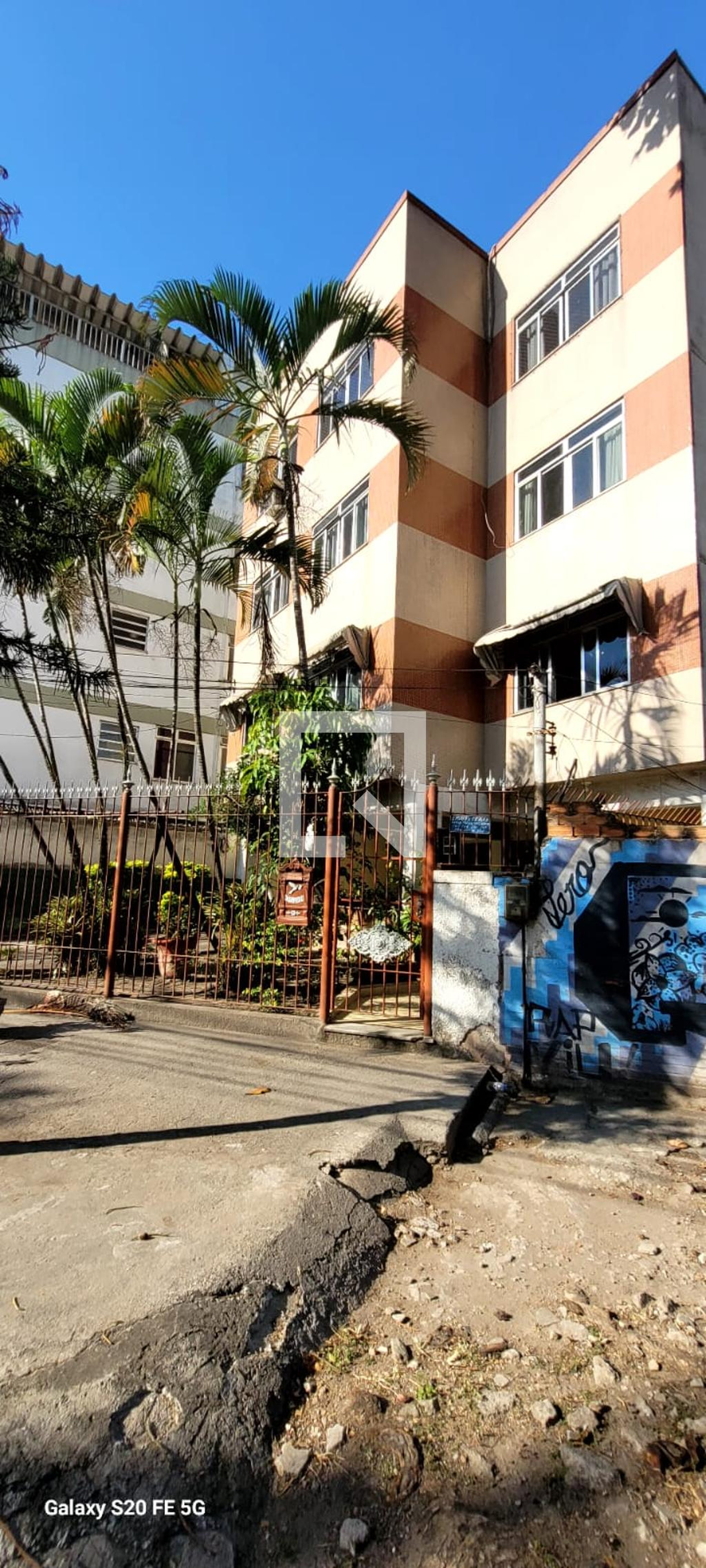 Fachada Condomínio em Avenida Meriti, 2886