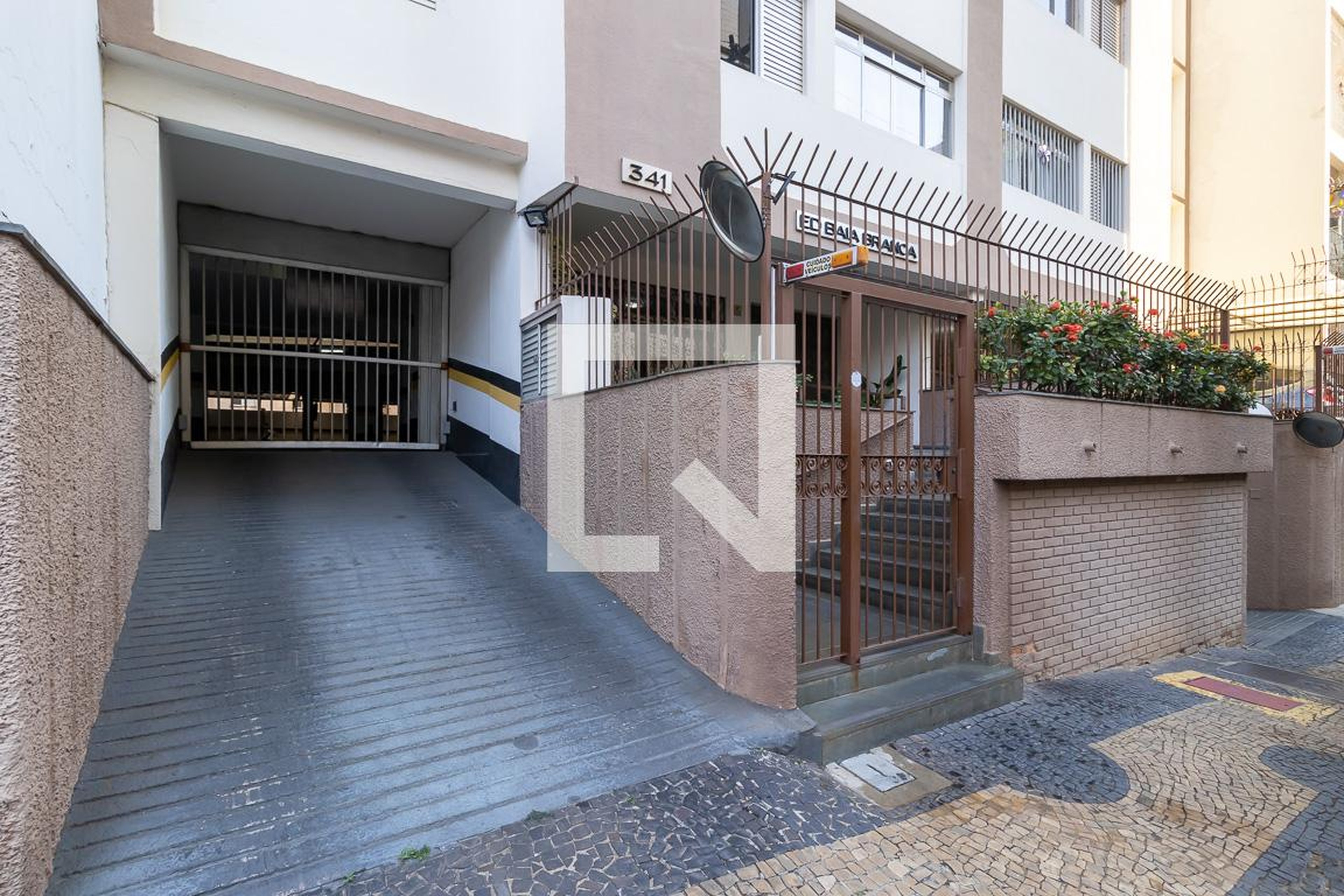 Fachada Condomínio em Rua Doutor Quirino, 3