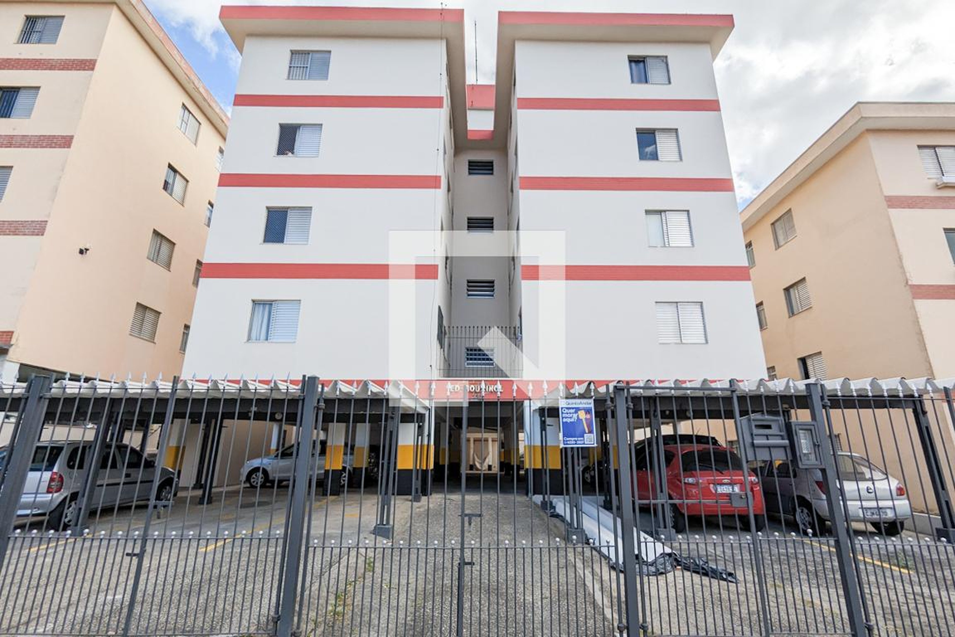 Fachada Condomínio em Rua Capitão Olegário Teixeira da Costa, 233