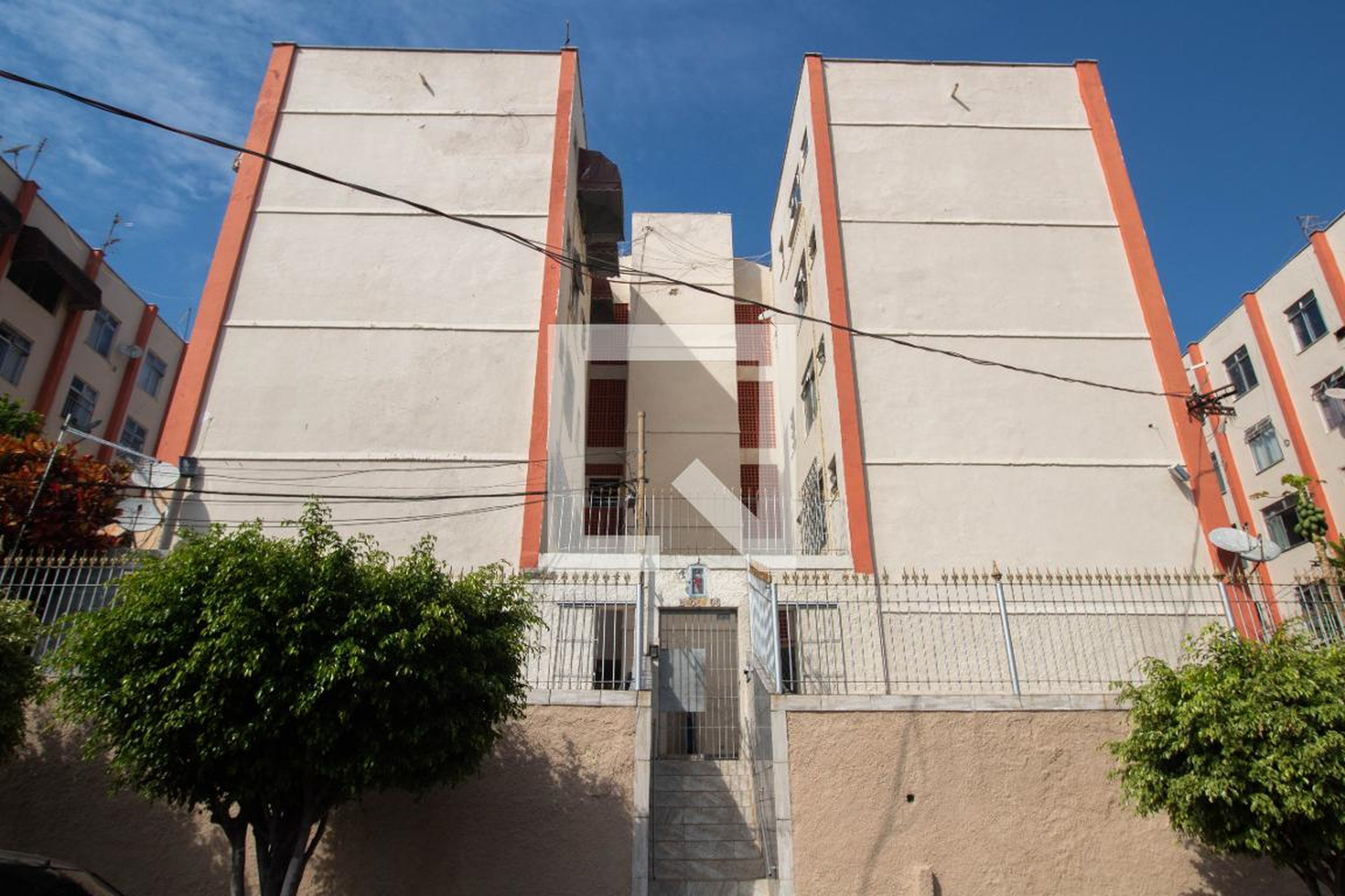 Fachada Condomínio em Rua Granja, 0