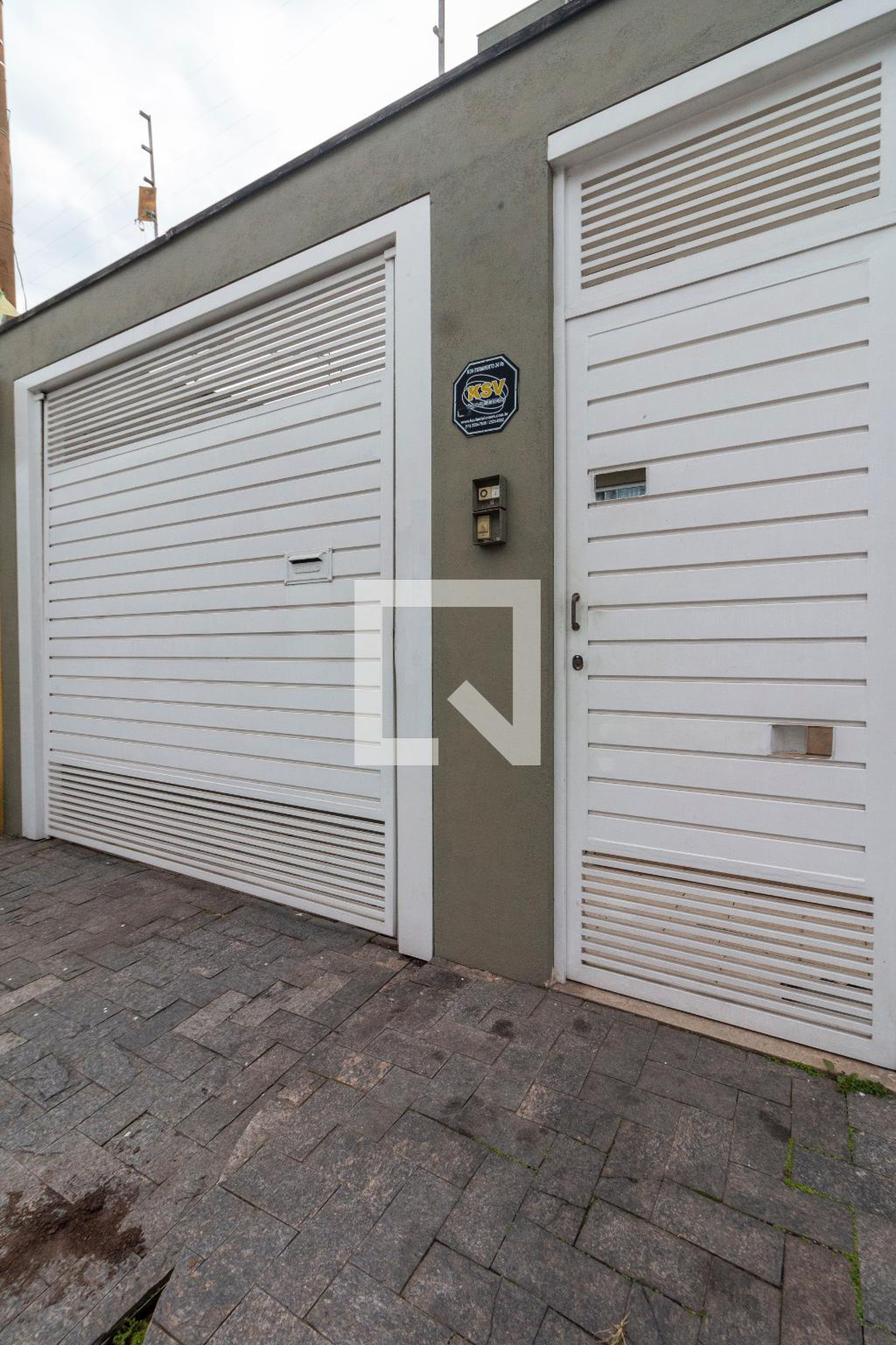 Fachada Condomínio em Rua Carlos Angeloni, 95