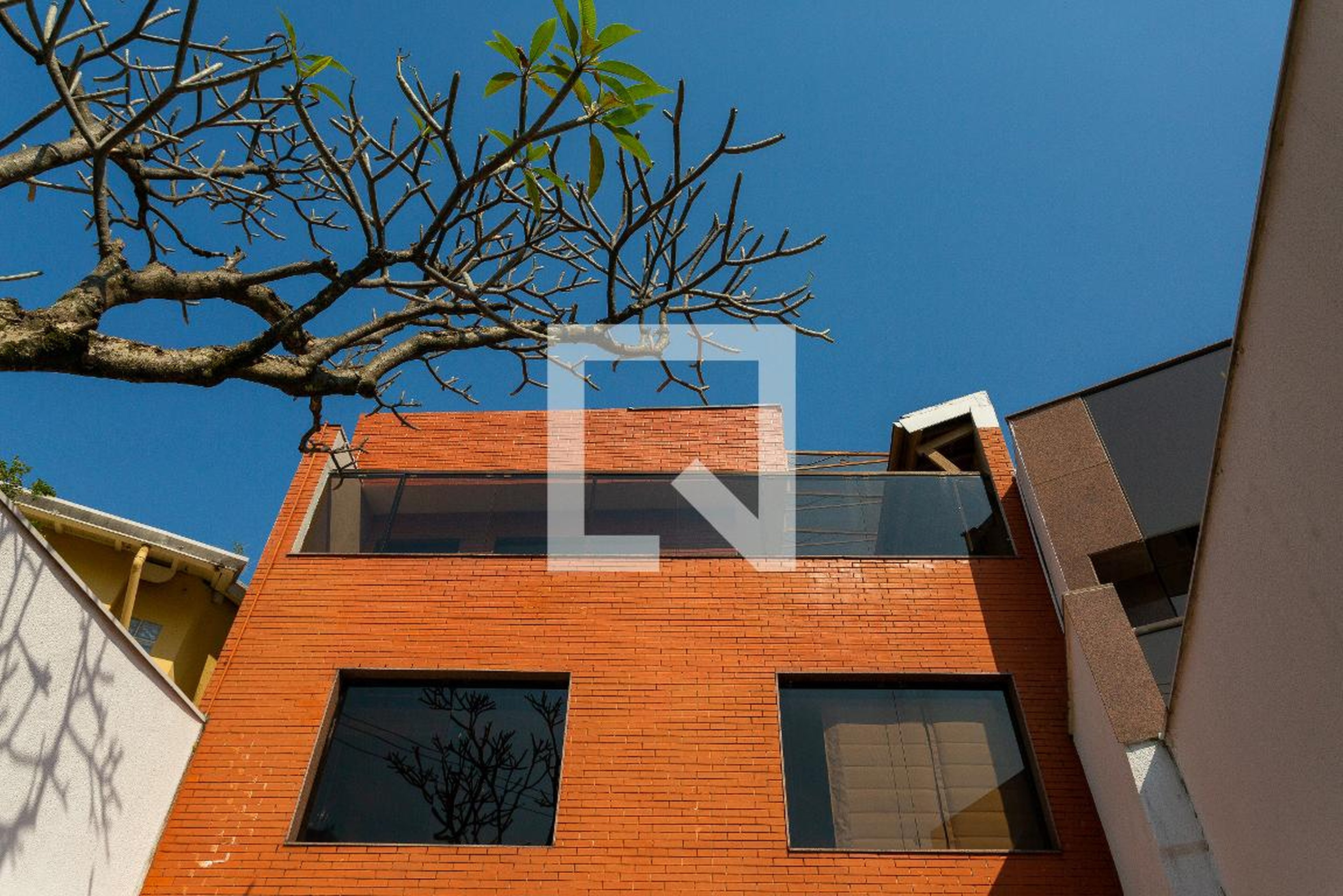 Fachada Condomínio em Rua Victor Brecheret, 4